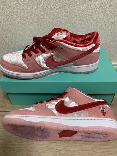 Strangelove × Nike SB Dunk Low "Valentine’s Day"