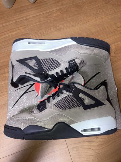 Nike Air Jordan 4 "Taupe Haze"