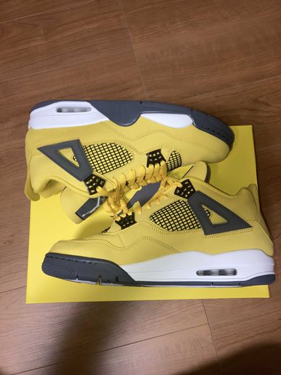Nike Air Jordan 4 "Tour Yellow"