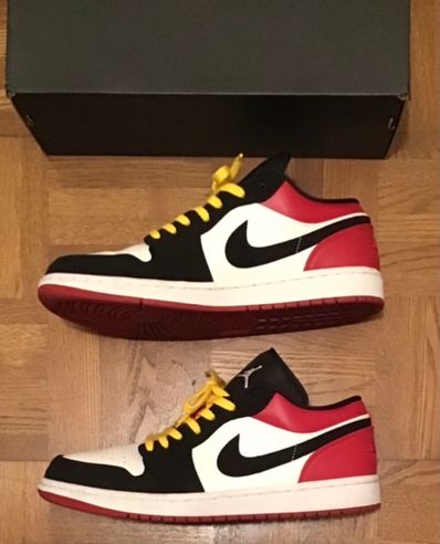 Nike Air Jordan 1 Low "Black Toe"