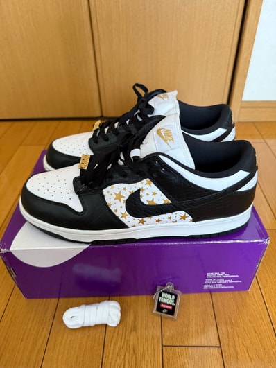 Supreme × Nike SB Dunk Low OG QS Gold Stars "White/Black"
