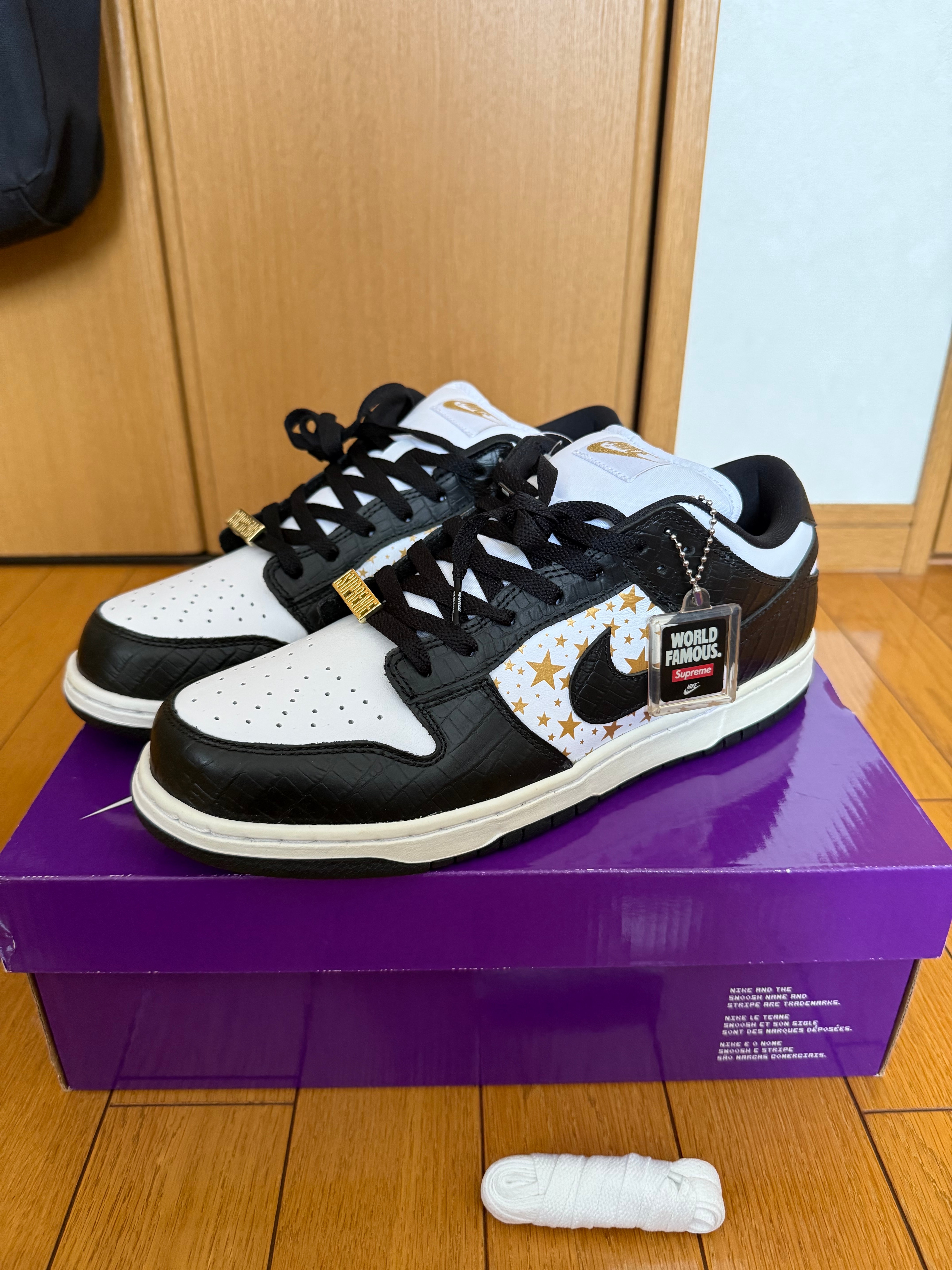 Supreme × Nike SB Dunk Low OG QS Gold Stars "White/Black"