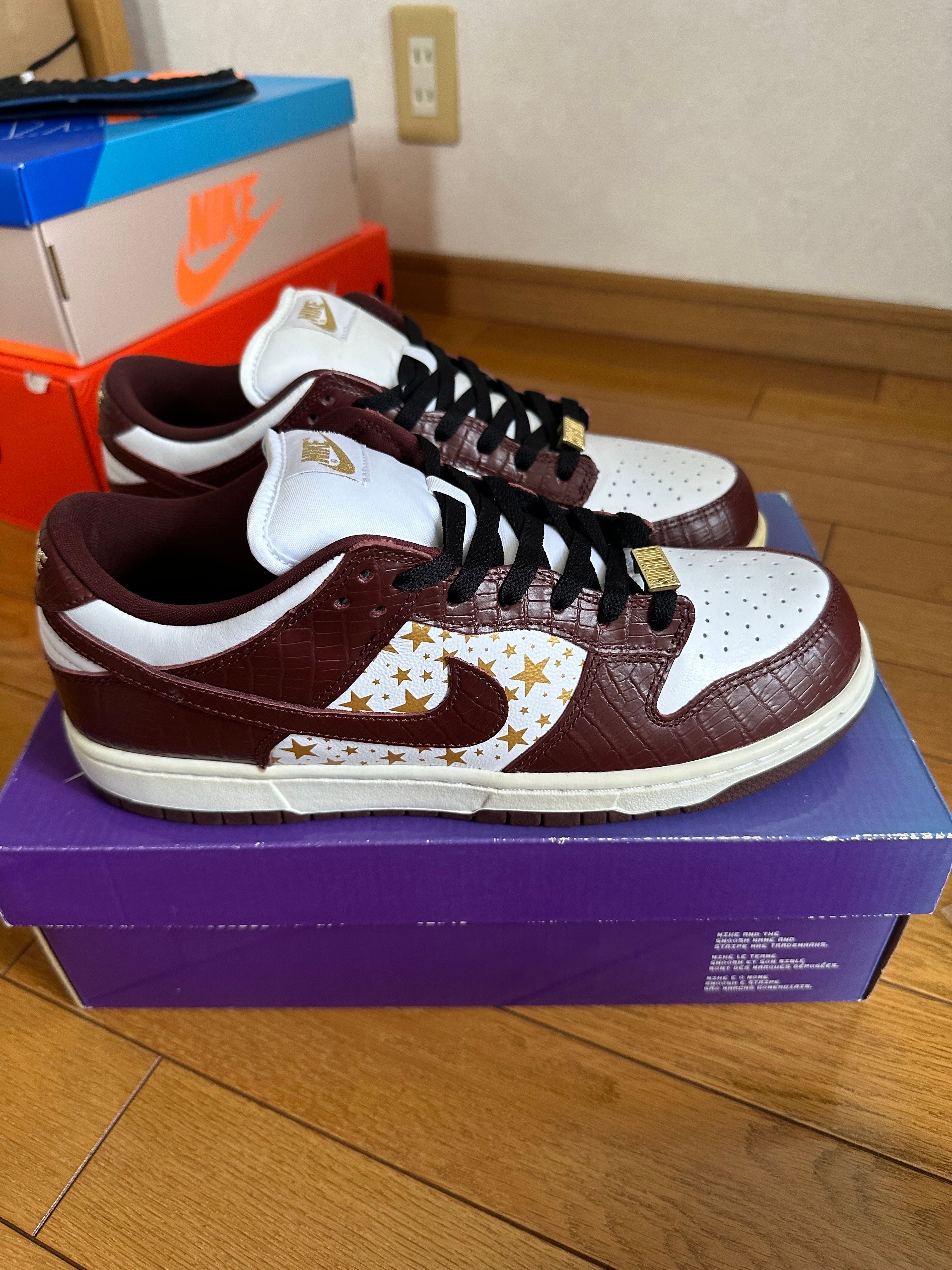 Supreme × Nike SB Dunk Low OG QS Gold Stars "White/Barkroot Brown"