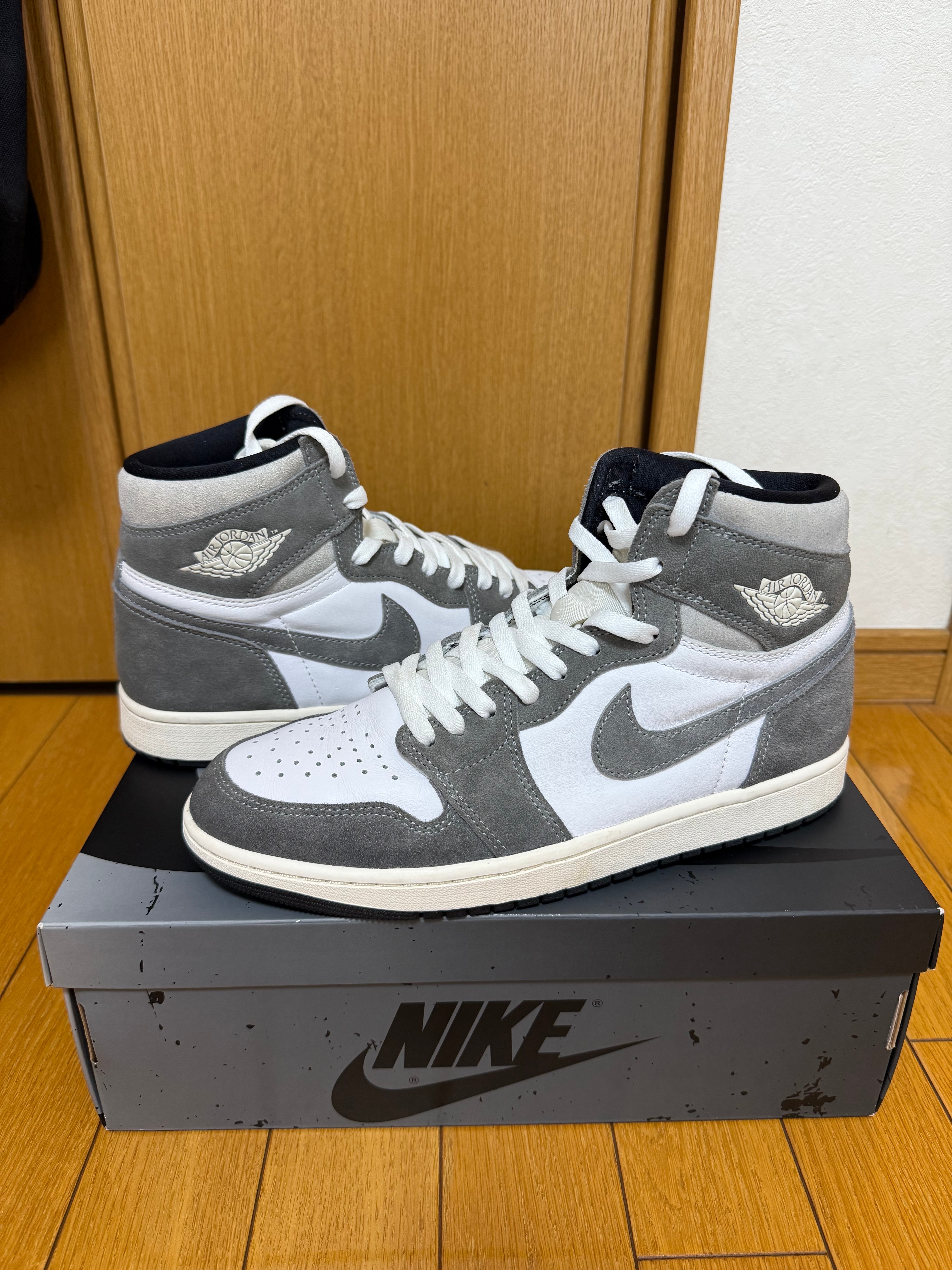 Nike Air Jordan 1 Retro High OG "Black and Smoke Grey"