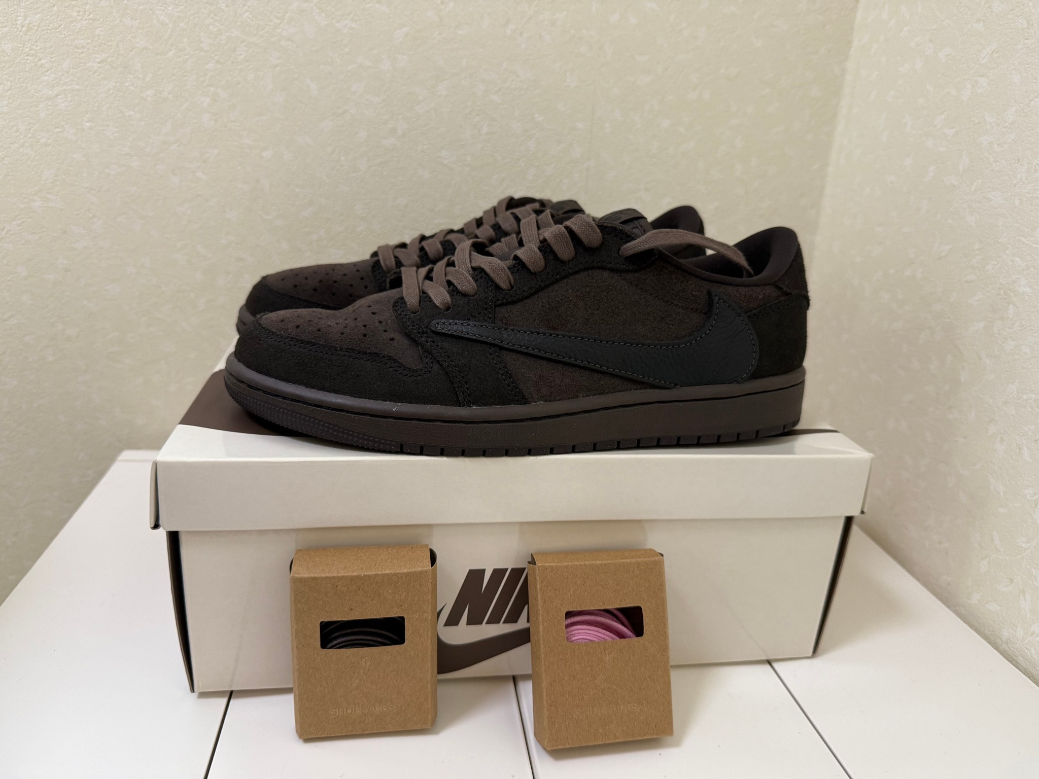 Travis Scott × Nike Air Jordan 1 Low OG SP "Velvet Brown and Dark Mocha"