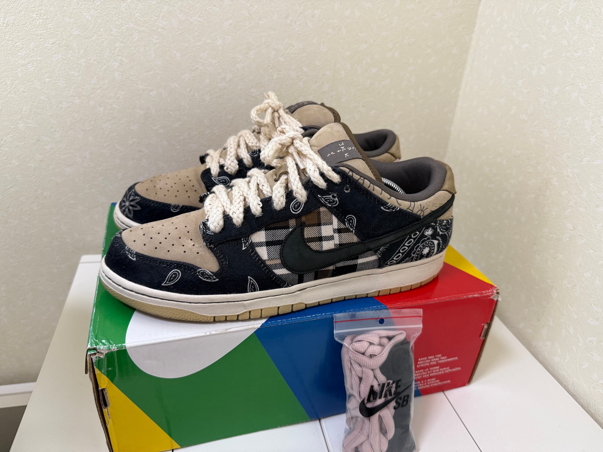 Travis Scott × Nike SB Dunk Low "Black/Parachute Beige"