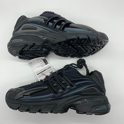 Pharrell Williams × adidas Jellyfish "Carbon/Core Black"