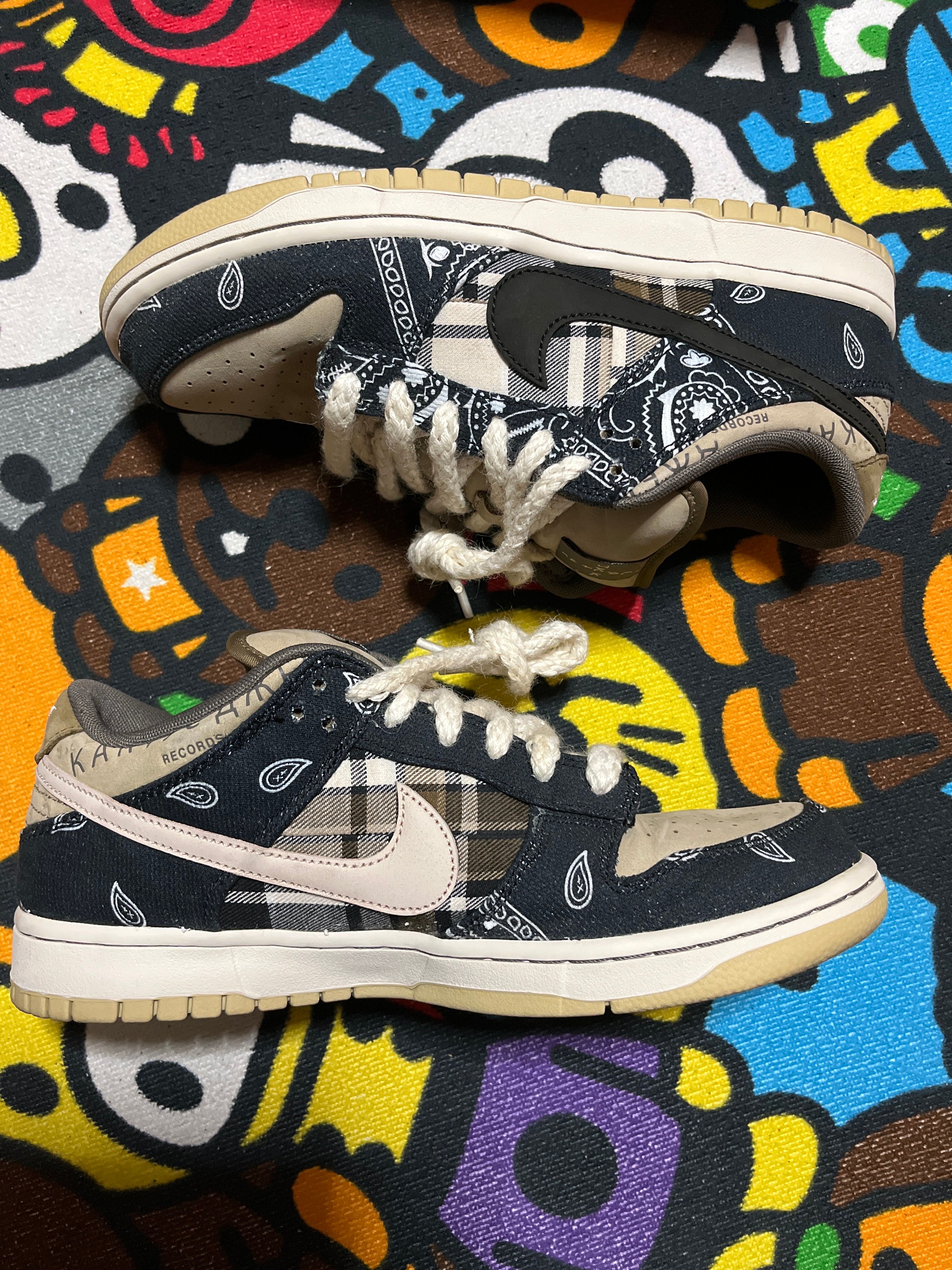 Travis Scott × Nike SB Dunk Low "Black/Parachute Beige"