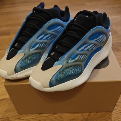 adidas YEEZY 700 V3 "Arzareth"