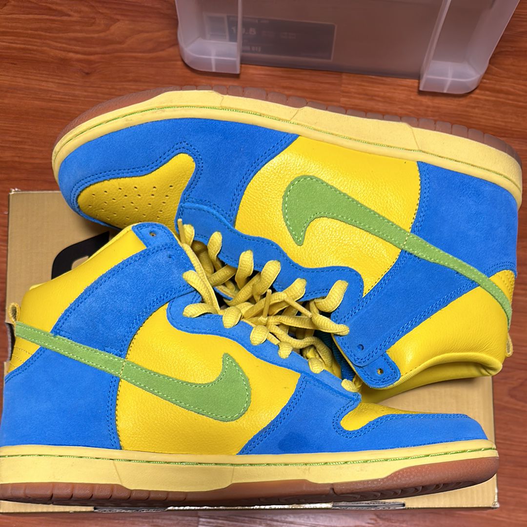 Nike SB Dunk High "Marge Simpson"