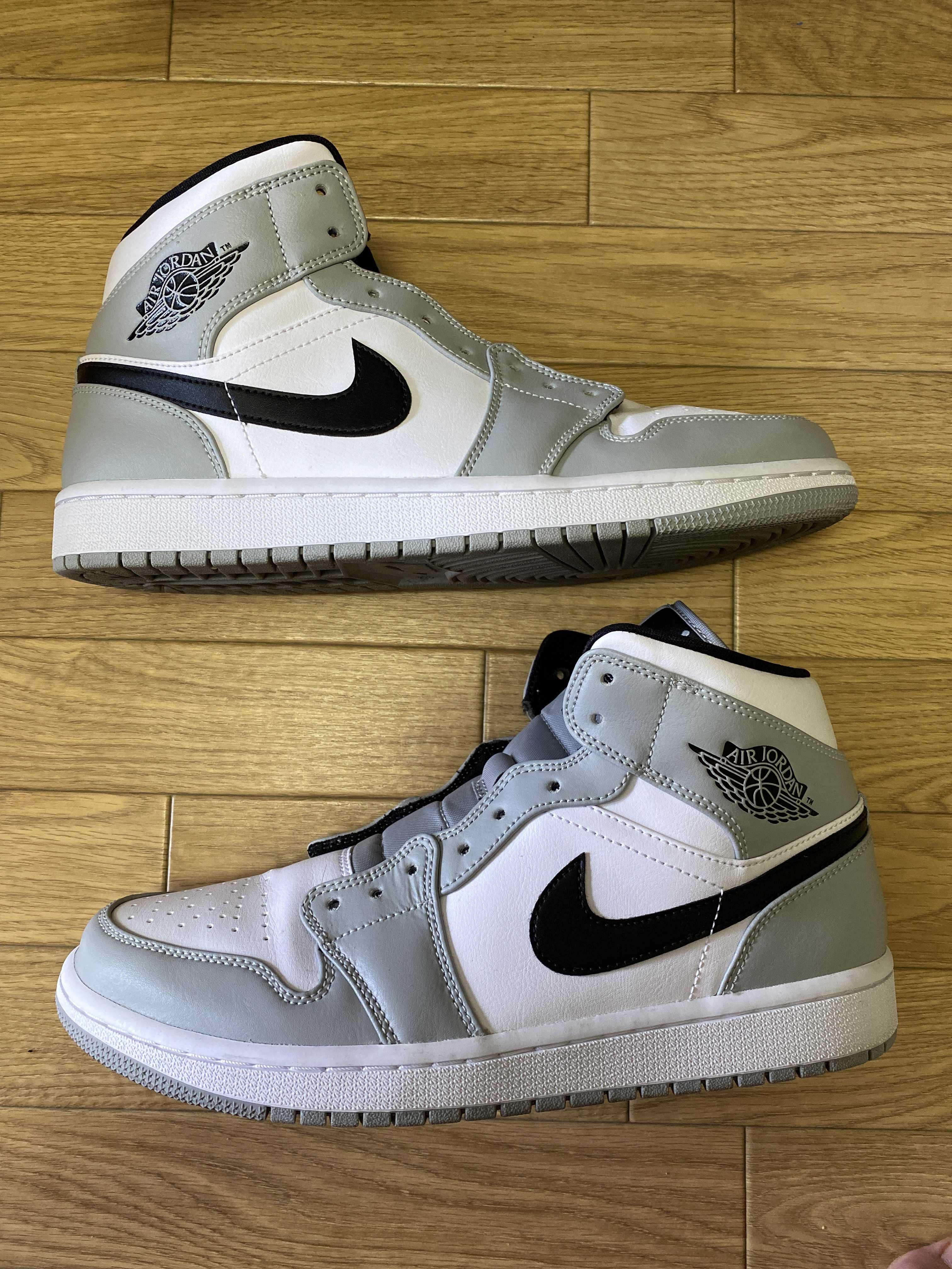 Nike Air Jordan 1 Mid "Light Smoke Grey/White/Black"