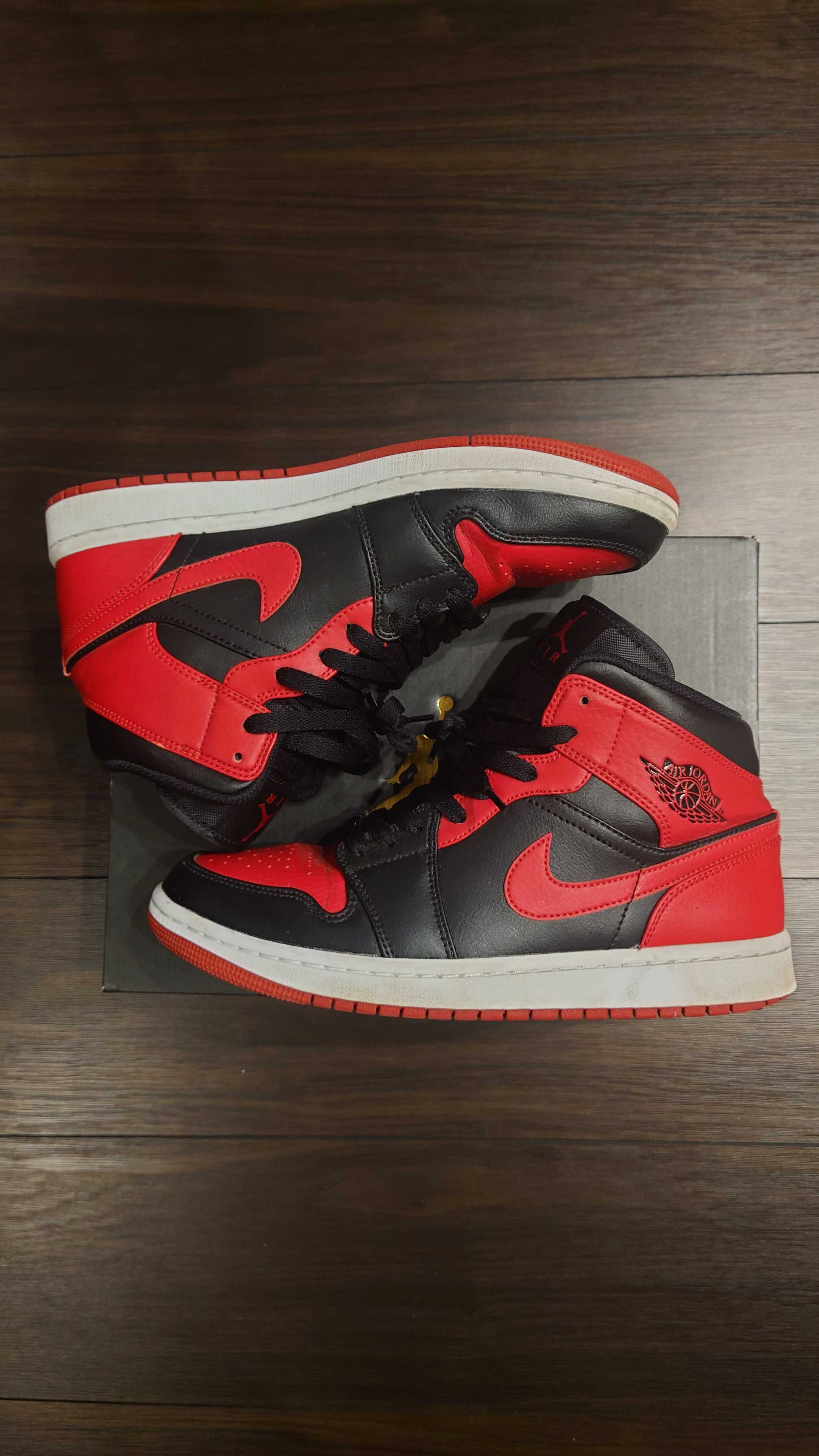 Nike Air Jordan 1 Mid "Bred"