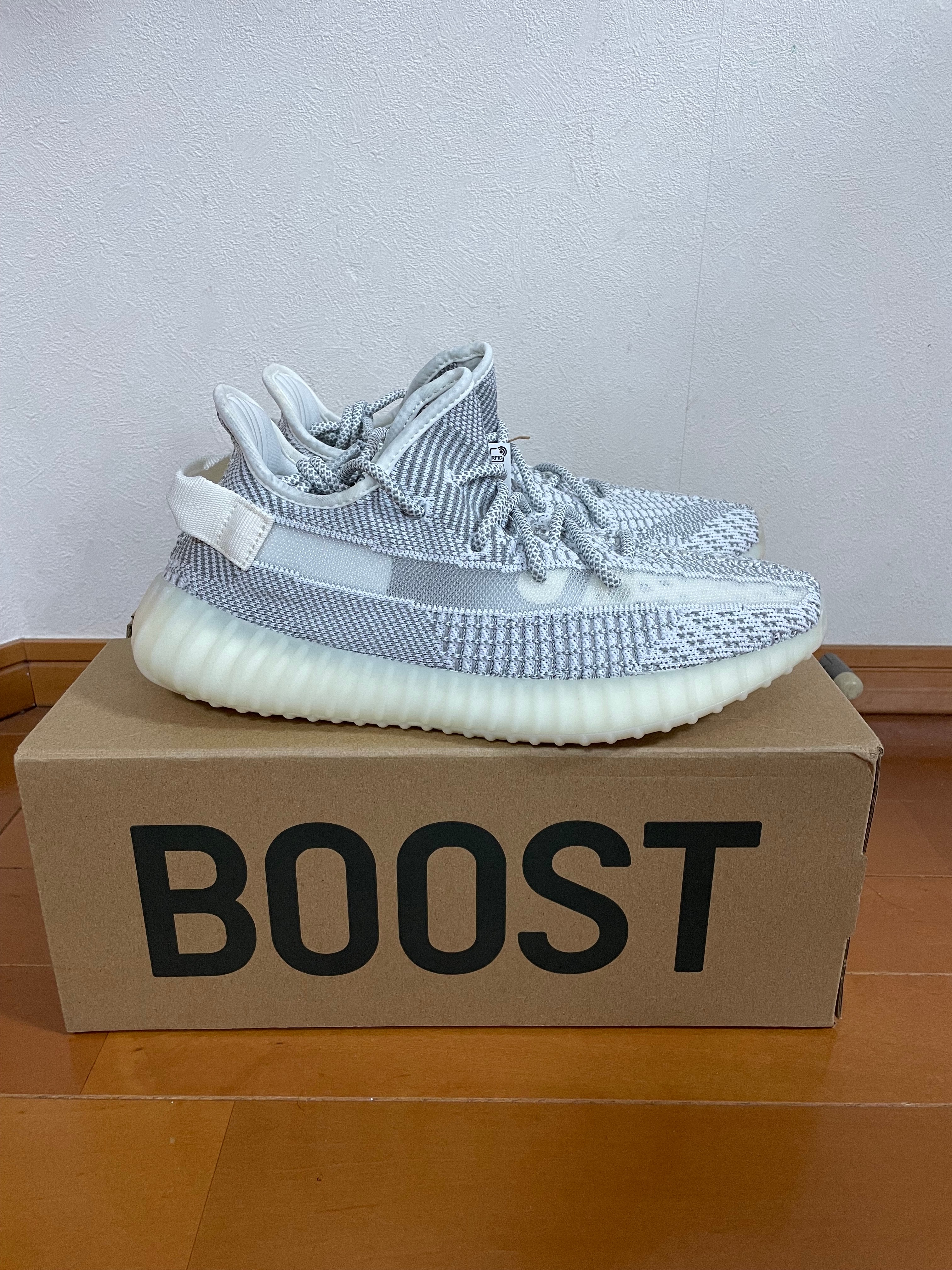 アディダス イージーブースト350V2 "スタティック"