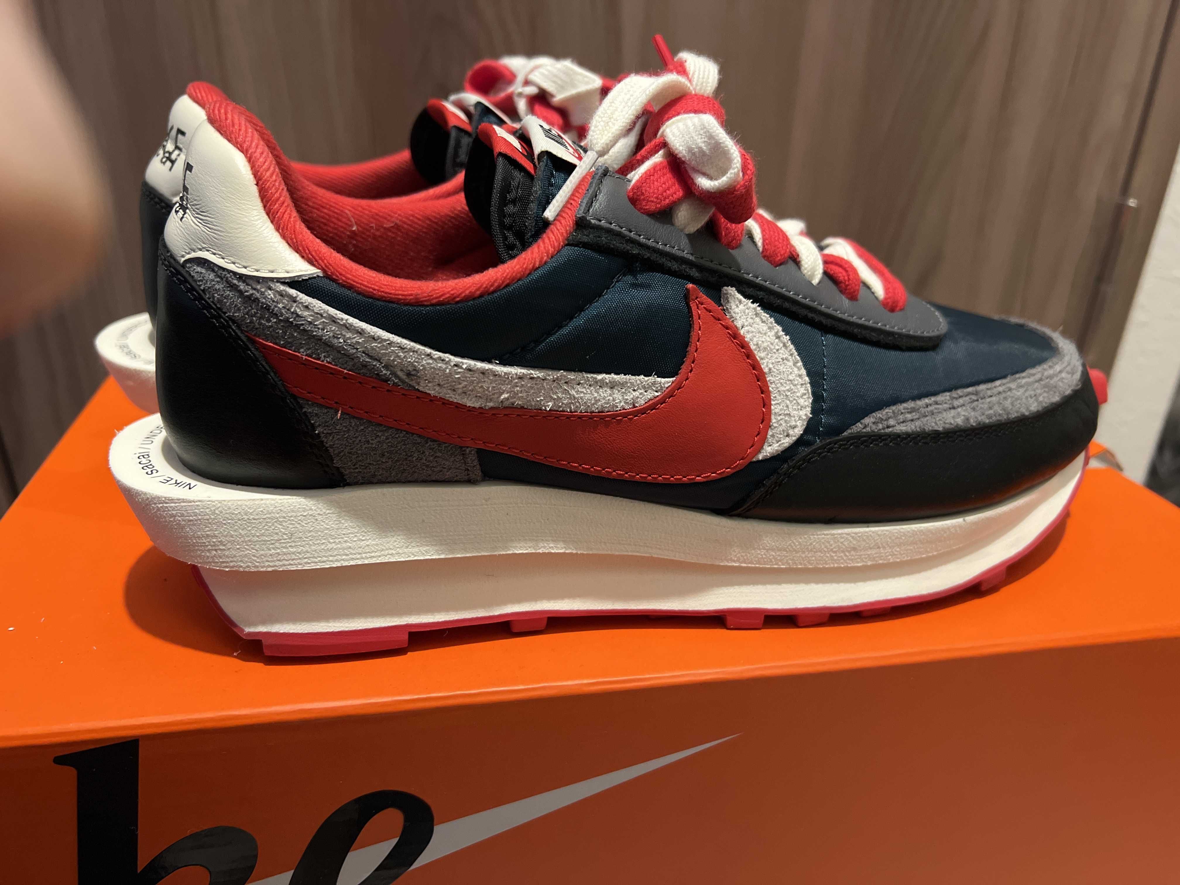 UNDERCOVER × sacai × Nike LD Waffle "Midnight Spruce/Pale Ivory-Dark Grey-University Red"