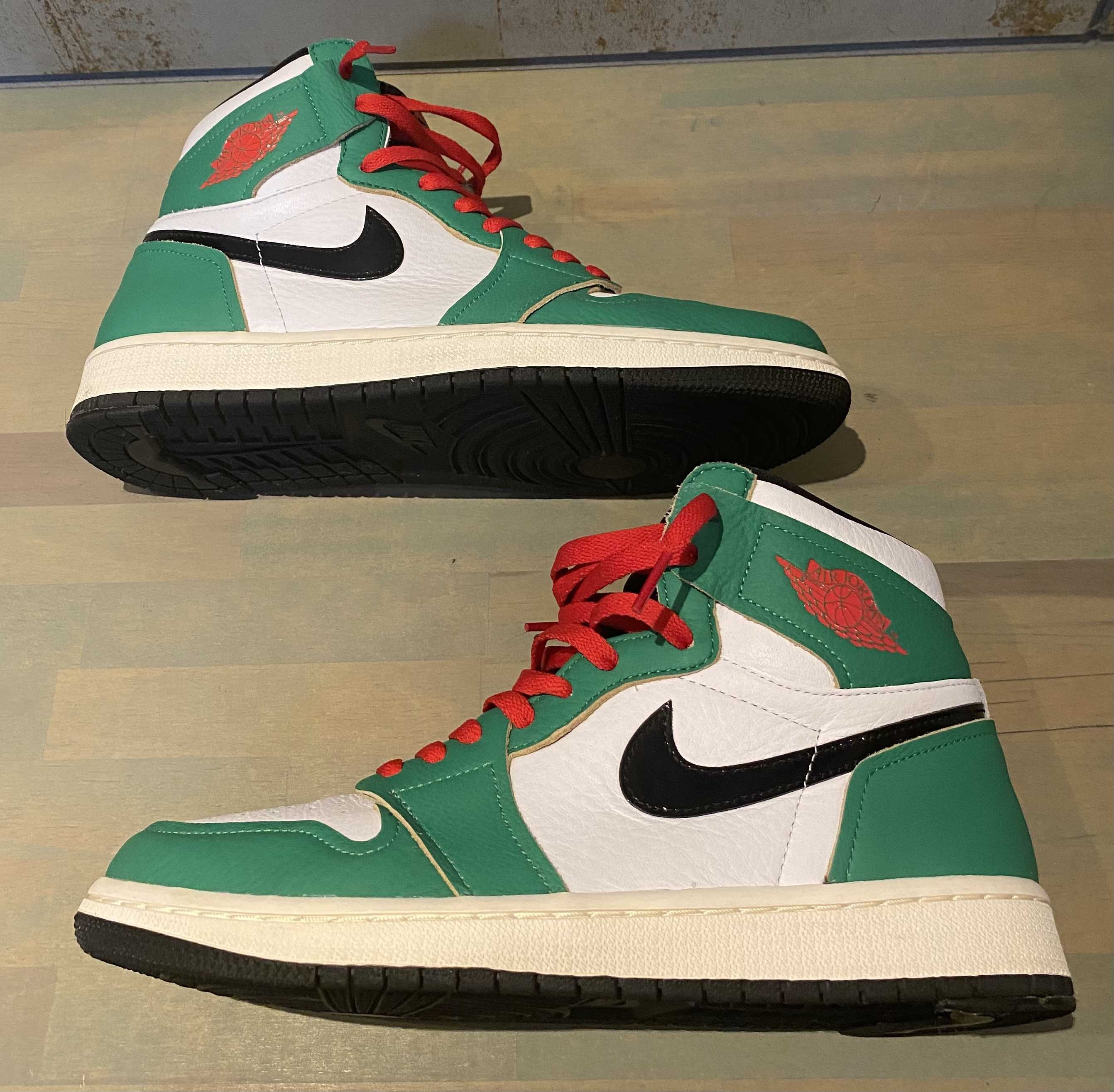 Nike Women's Air Jordan 1 High OG "Lucky Green/White-Sail-Black"