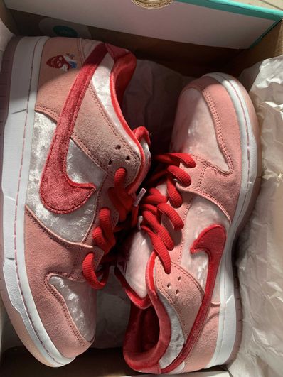 Strangelove × Nike SB Dunk Low "Valentine’s Day"