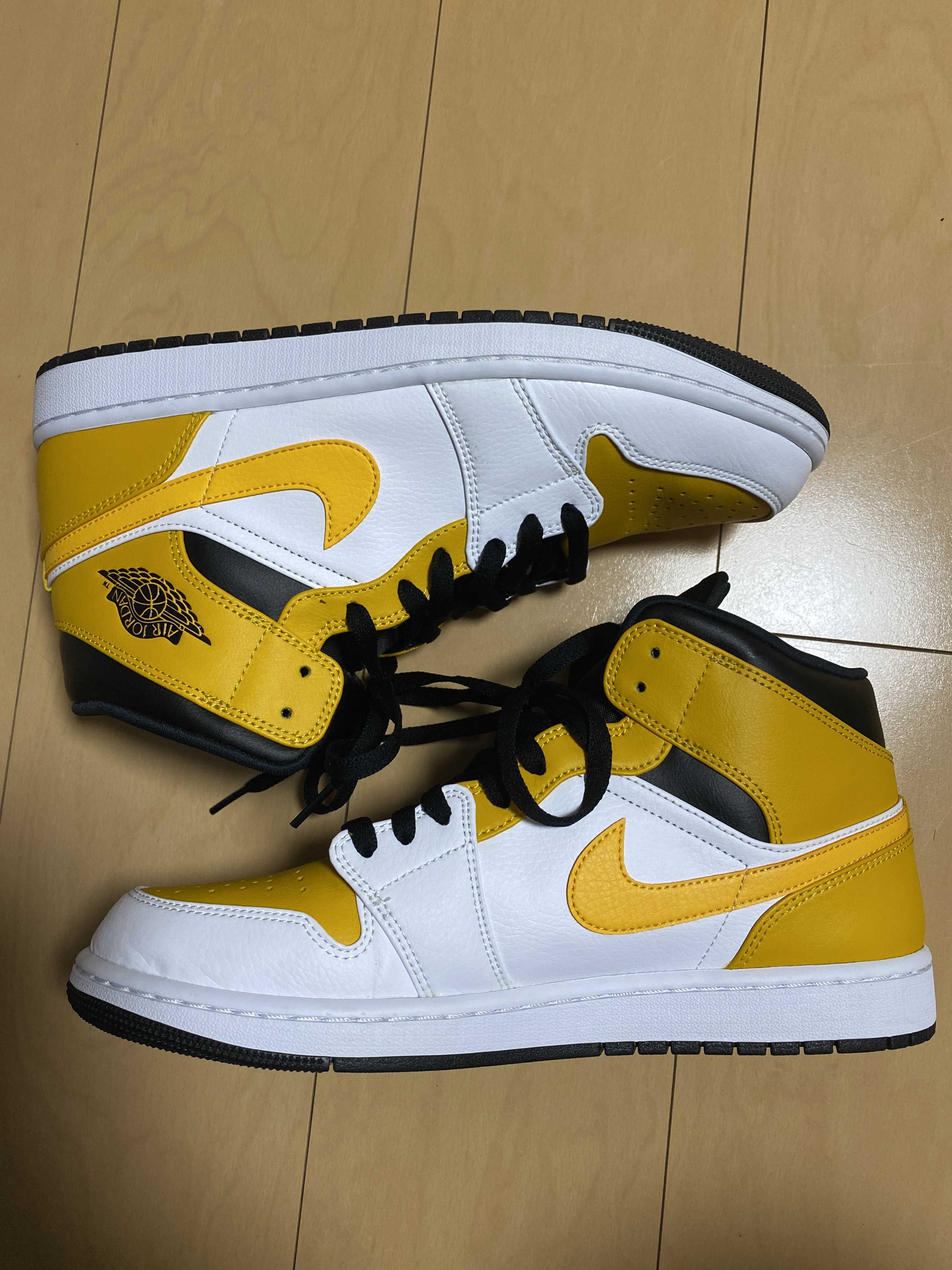 Nike Air Jordan 1 Mid "University Gold"
