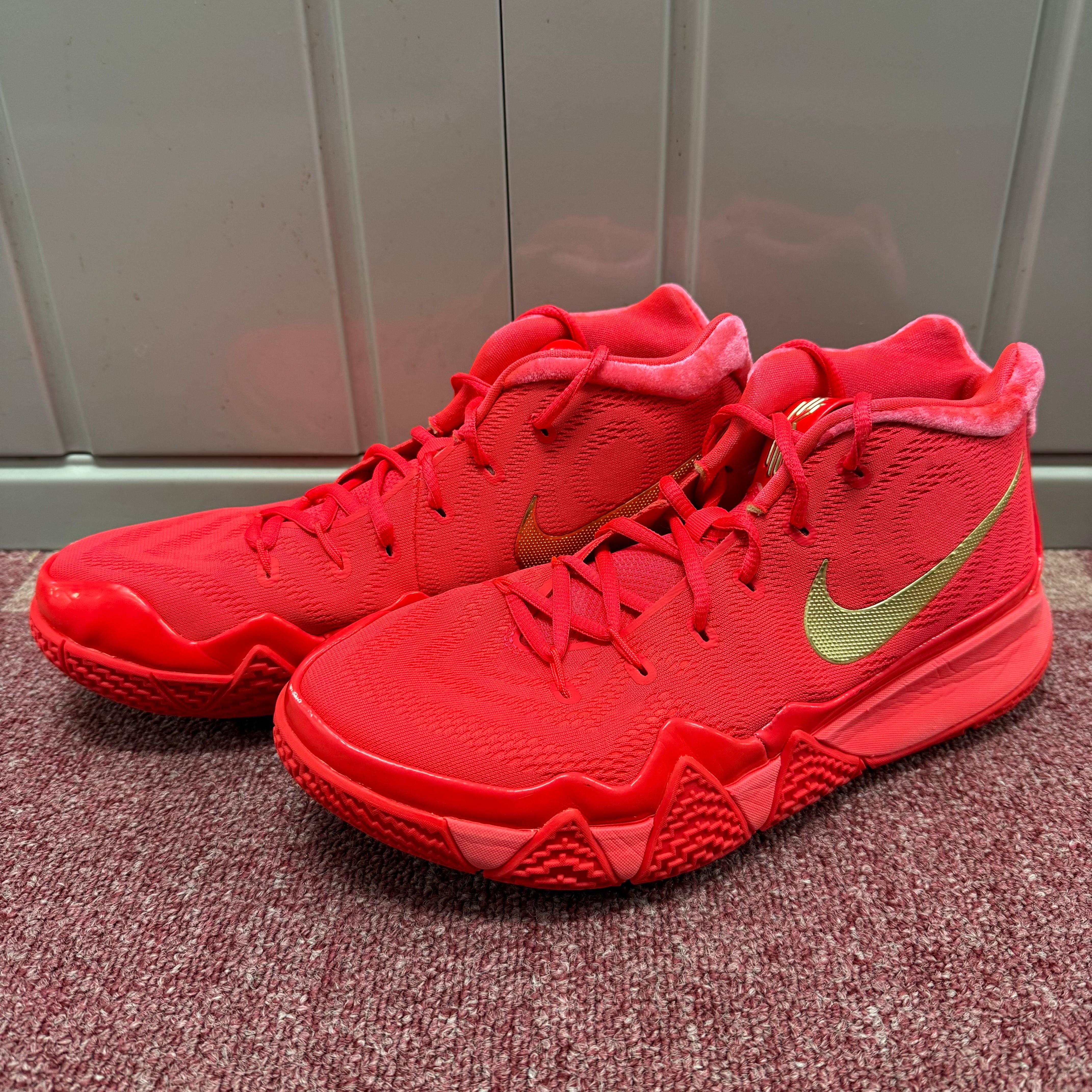 Nike Kyrie 4 "Red Carpet"