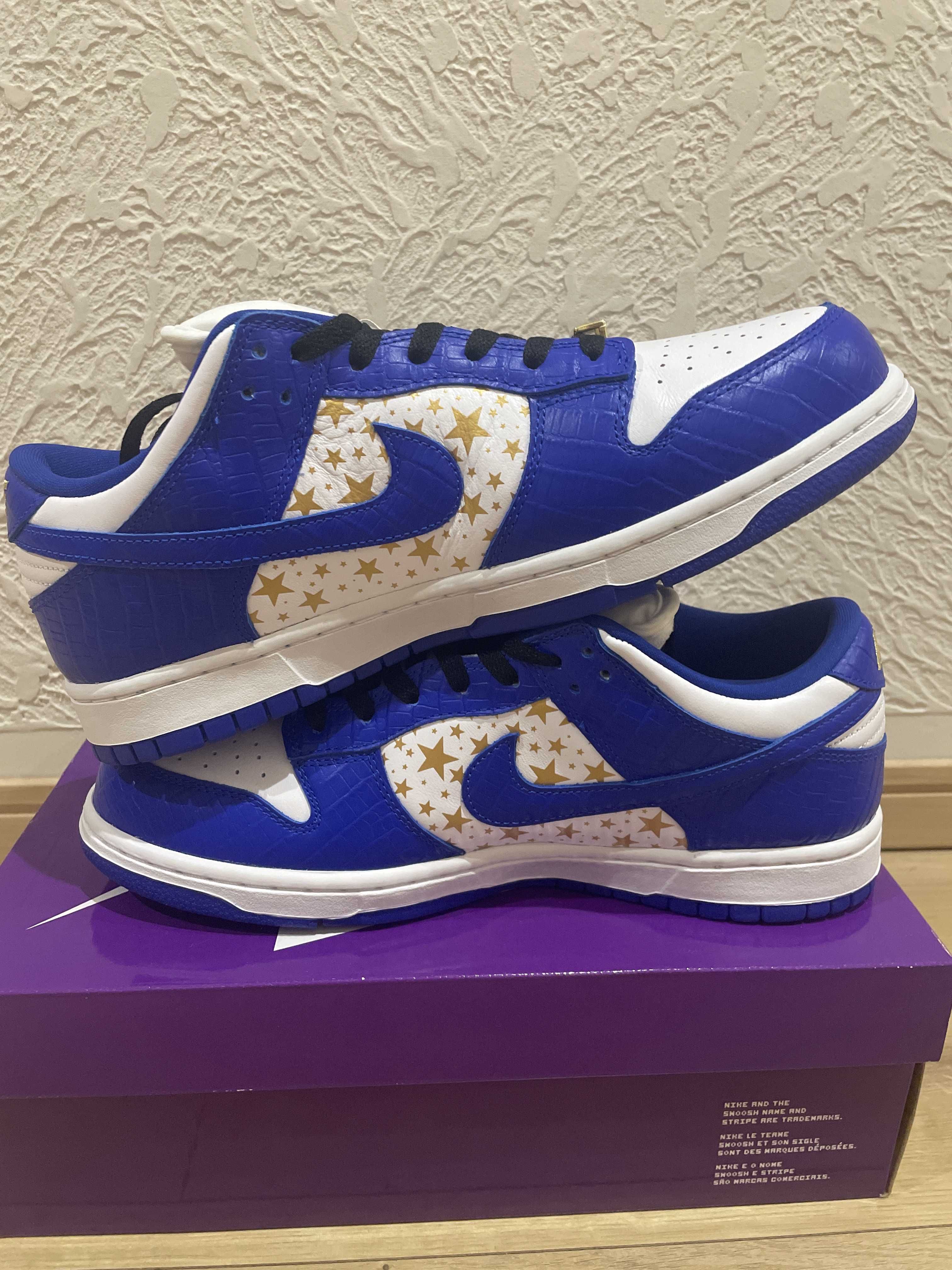 Supreme × Nike SB Dunk Low OG QS Gold Stars "White/Hyper Blue"