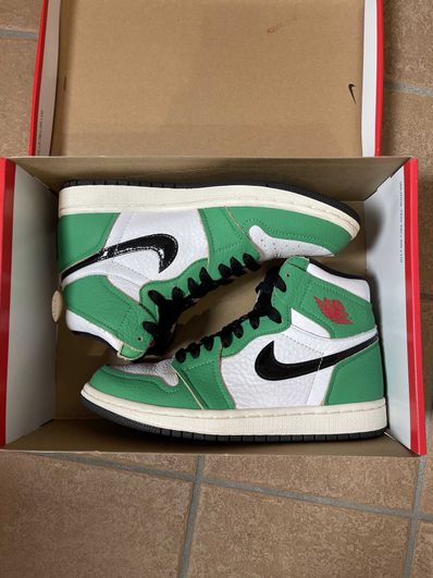 Nike Women's Air Jordan 1 High OG "Lucky Green/White-Sail-Black"