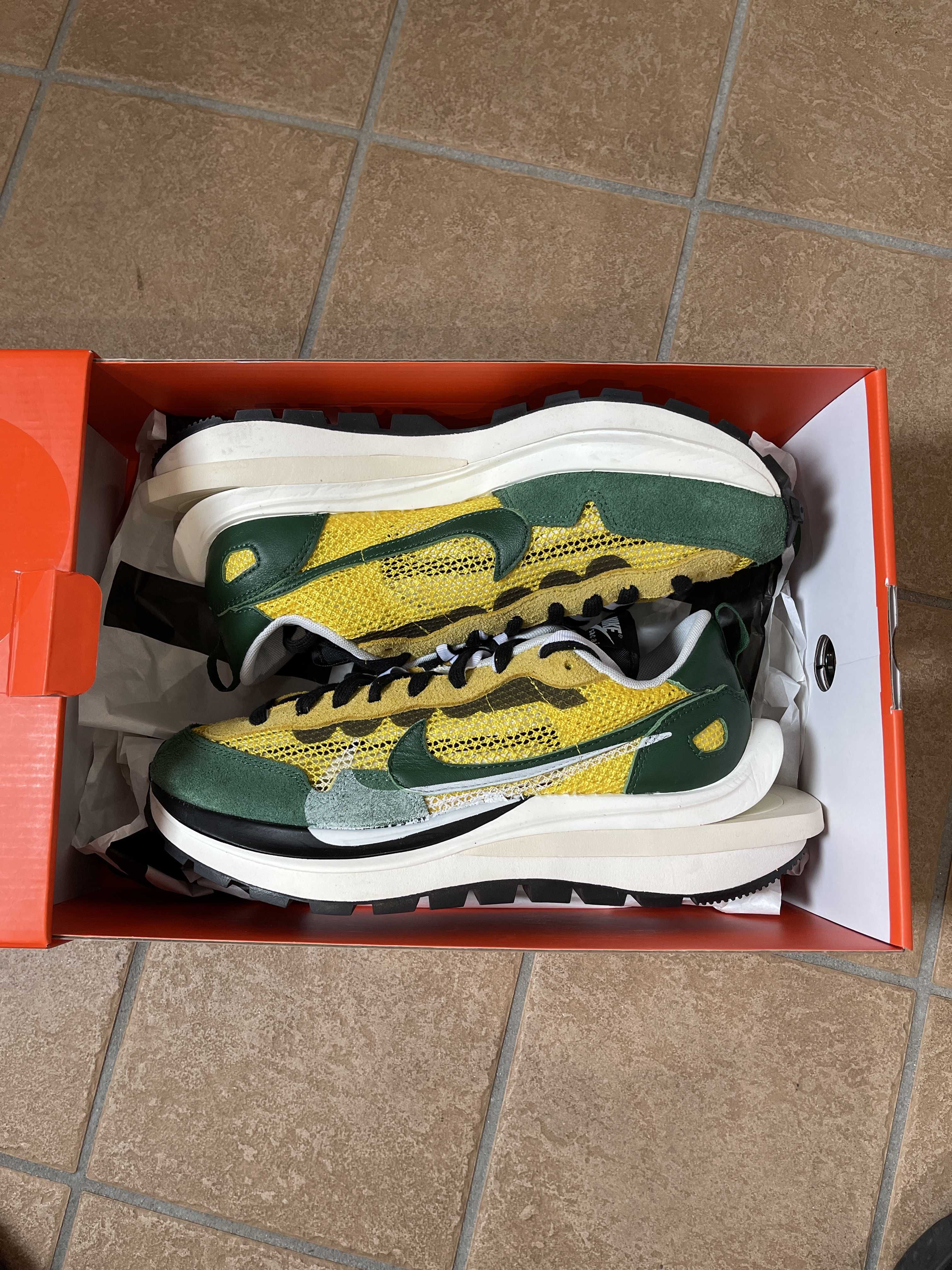 sacai × Nike Vapor Waffle "Tour Yellow/Stadium Green-Sail"