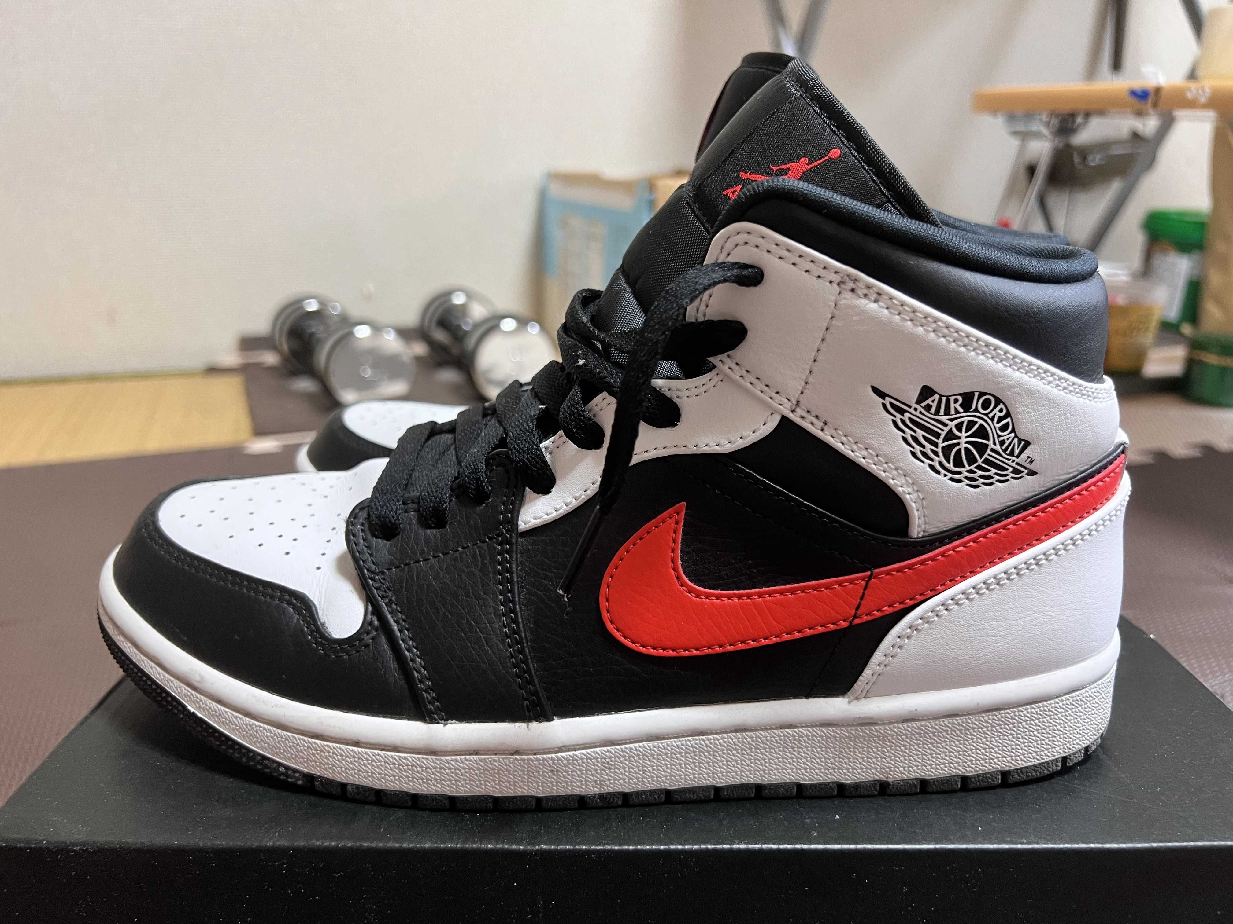 NIKE AIR JORDAN 1 MID "BLACK/CHILE RED/WHITE"