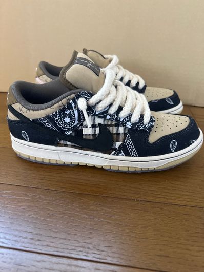 Travis Scott × Nike SB Dunk Low "Black/Parachute Beige"