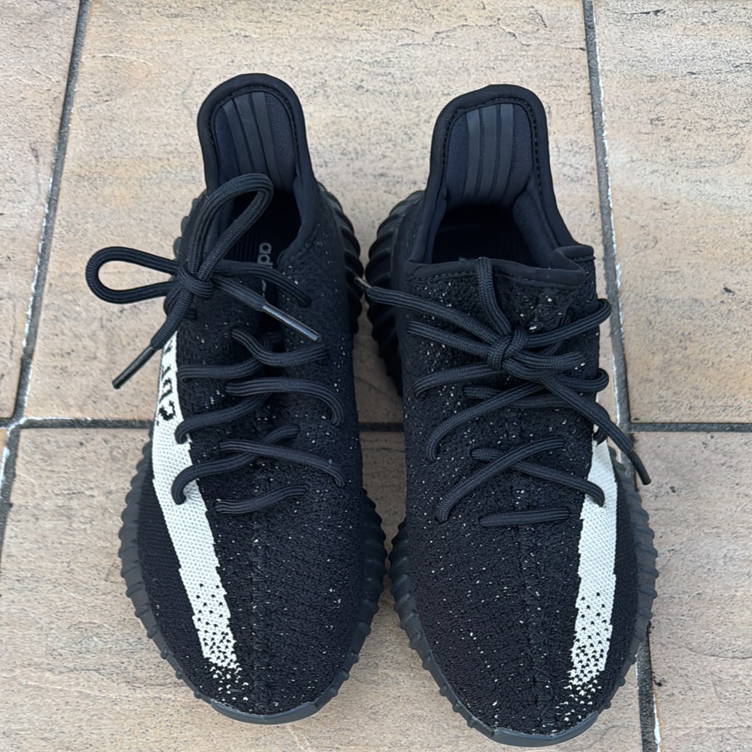 adidas YEEZY Boost 350 V2 "Oreo"