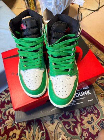 Nike Women's Air Jordan 1 High OG "Lucky Green/White-Sail-Black"