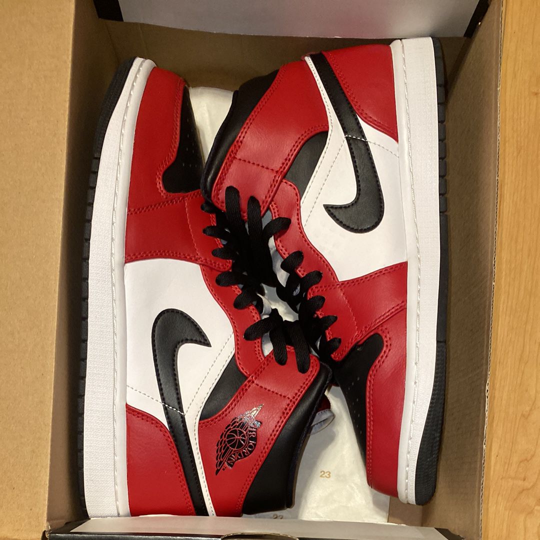 Nike Air Jordan 1 Mid "Chicago Black Toe"