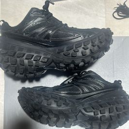 バレンシアガ バウンサー (ディフェンダー) スニーカー "ブラック"