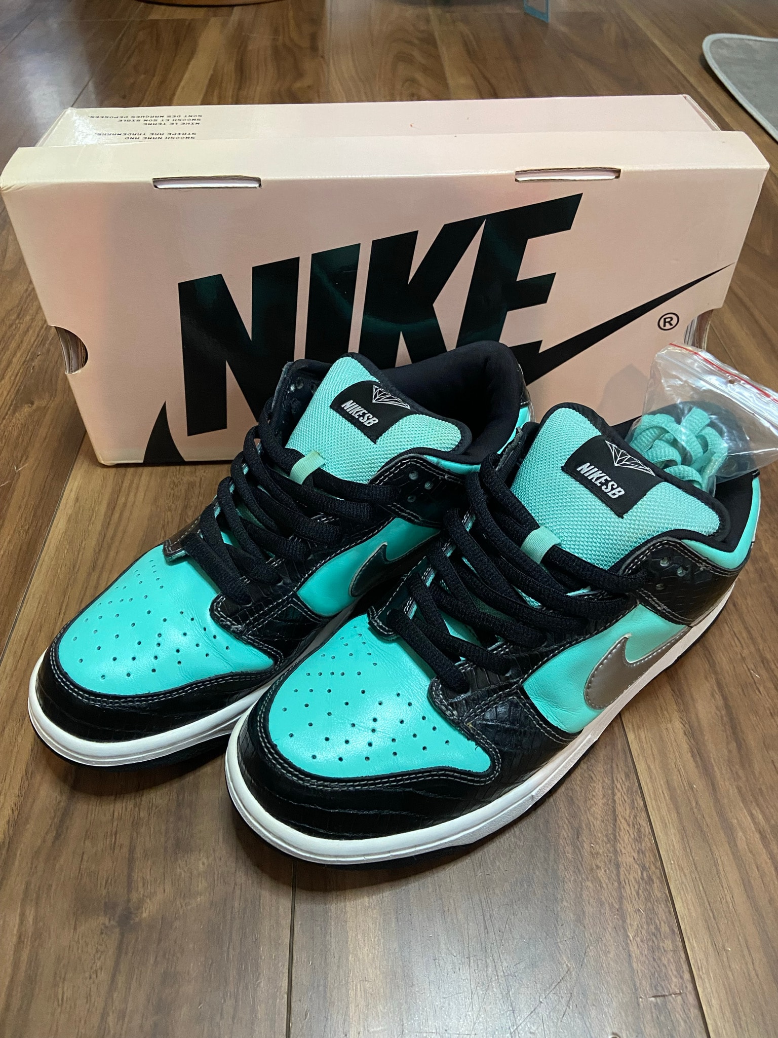 Nike SB Dunk Low Diamond Suppil Co. "Tiffany"
