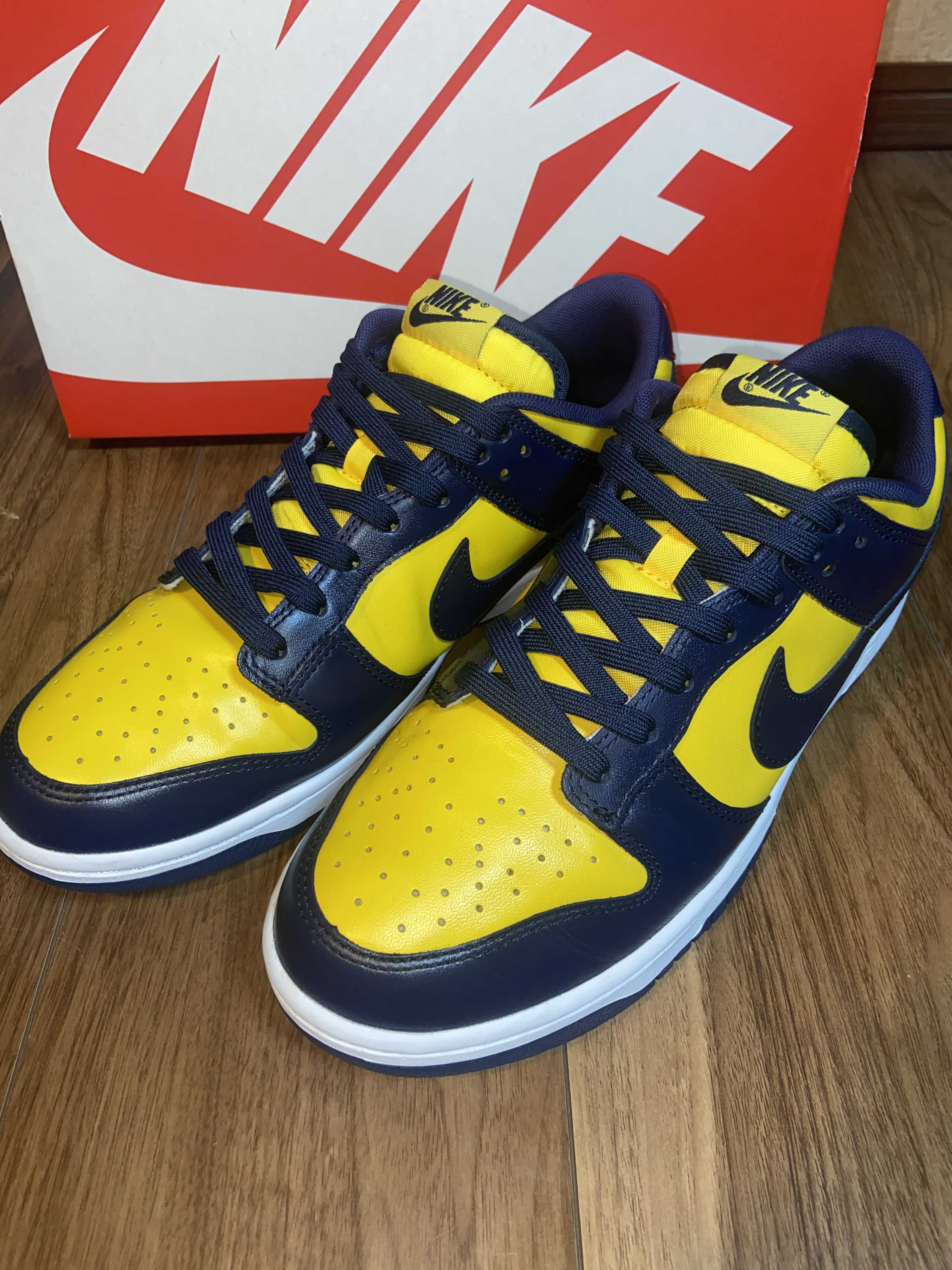 Nike Dunk Low "Michigan"