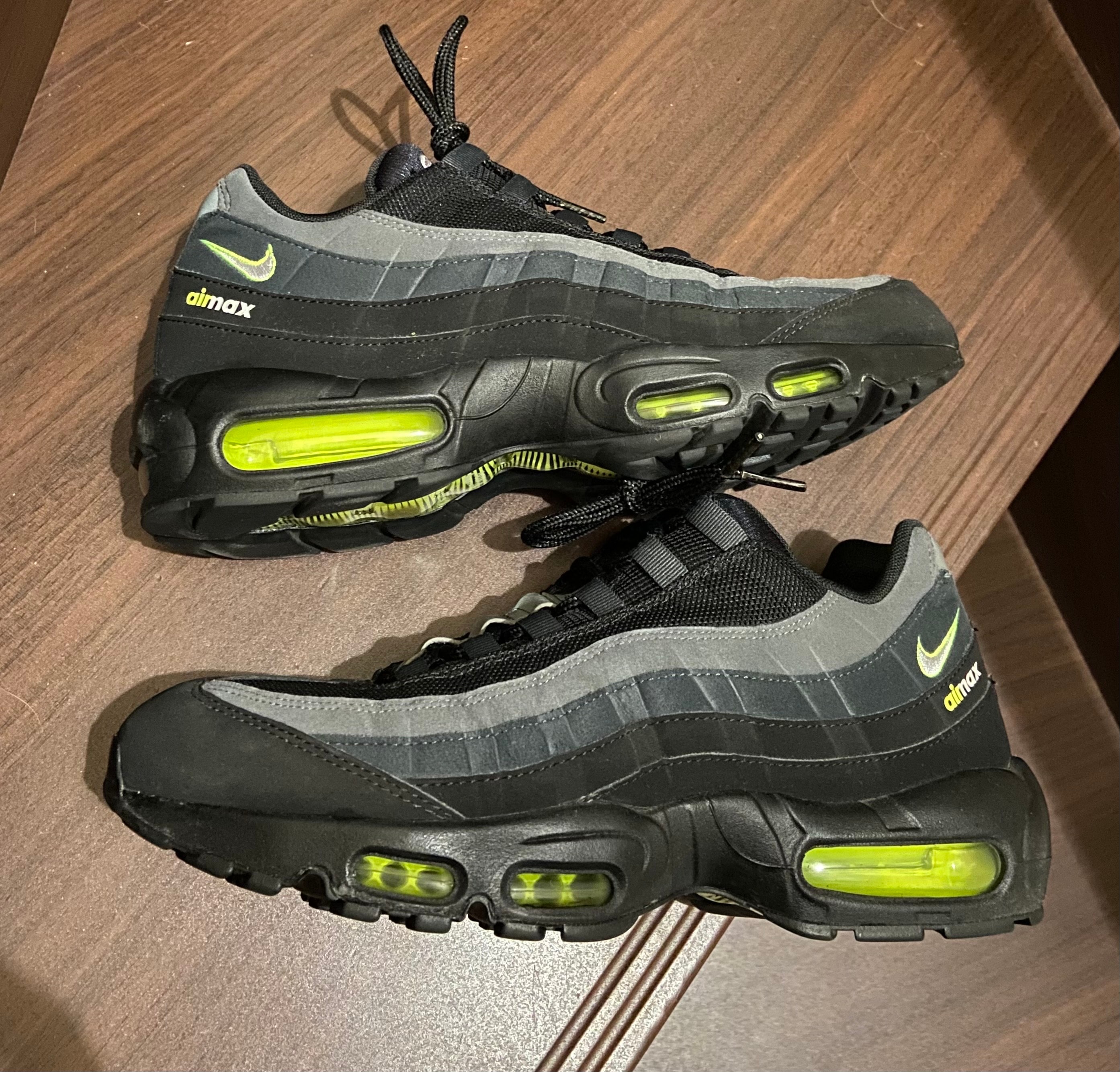 ナイキ エアマックス95 "レトロロゴ"