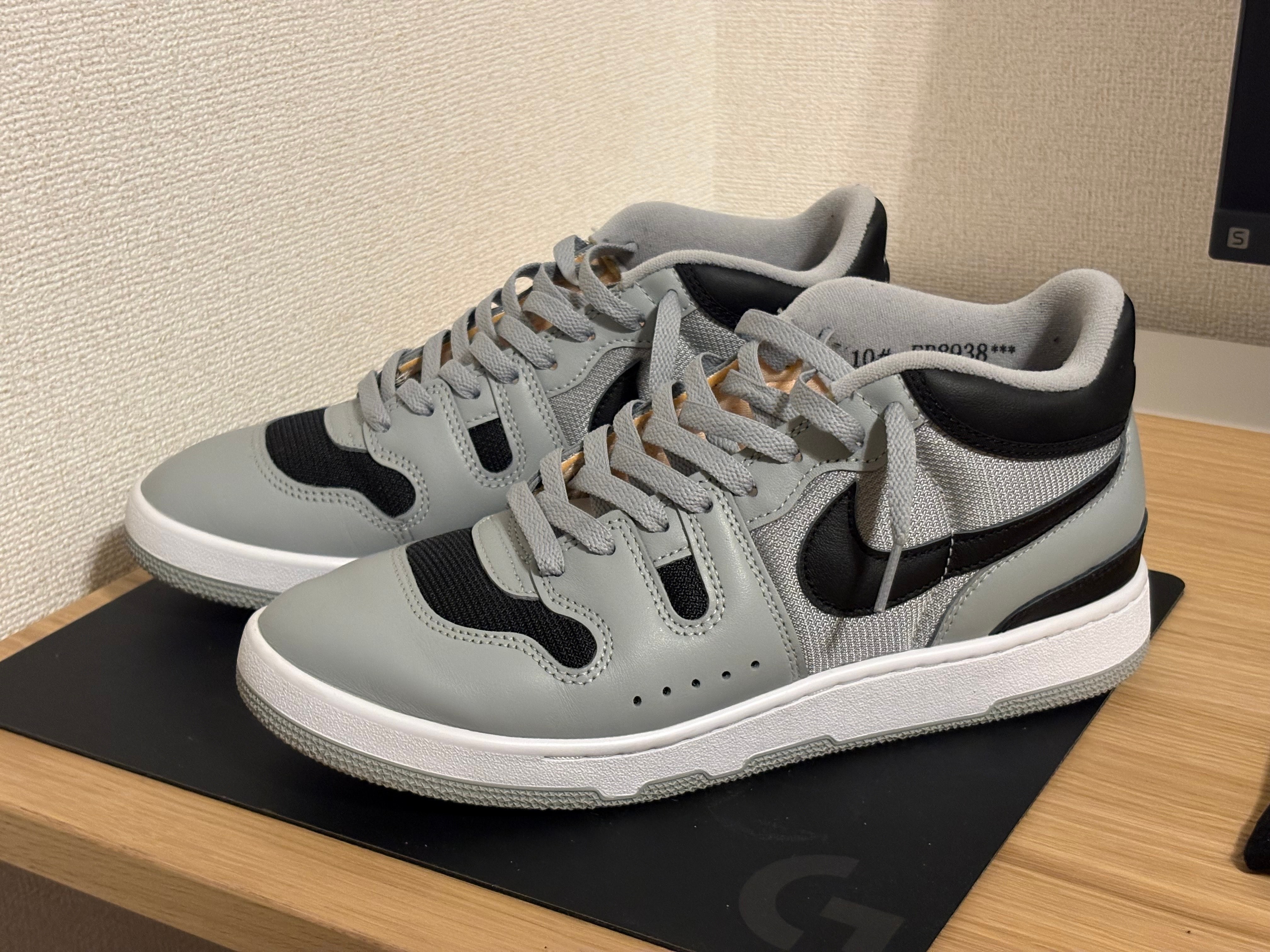 ナイキ アタック QS SP "ライトスモークグレー/ブラックホワイト"