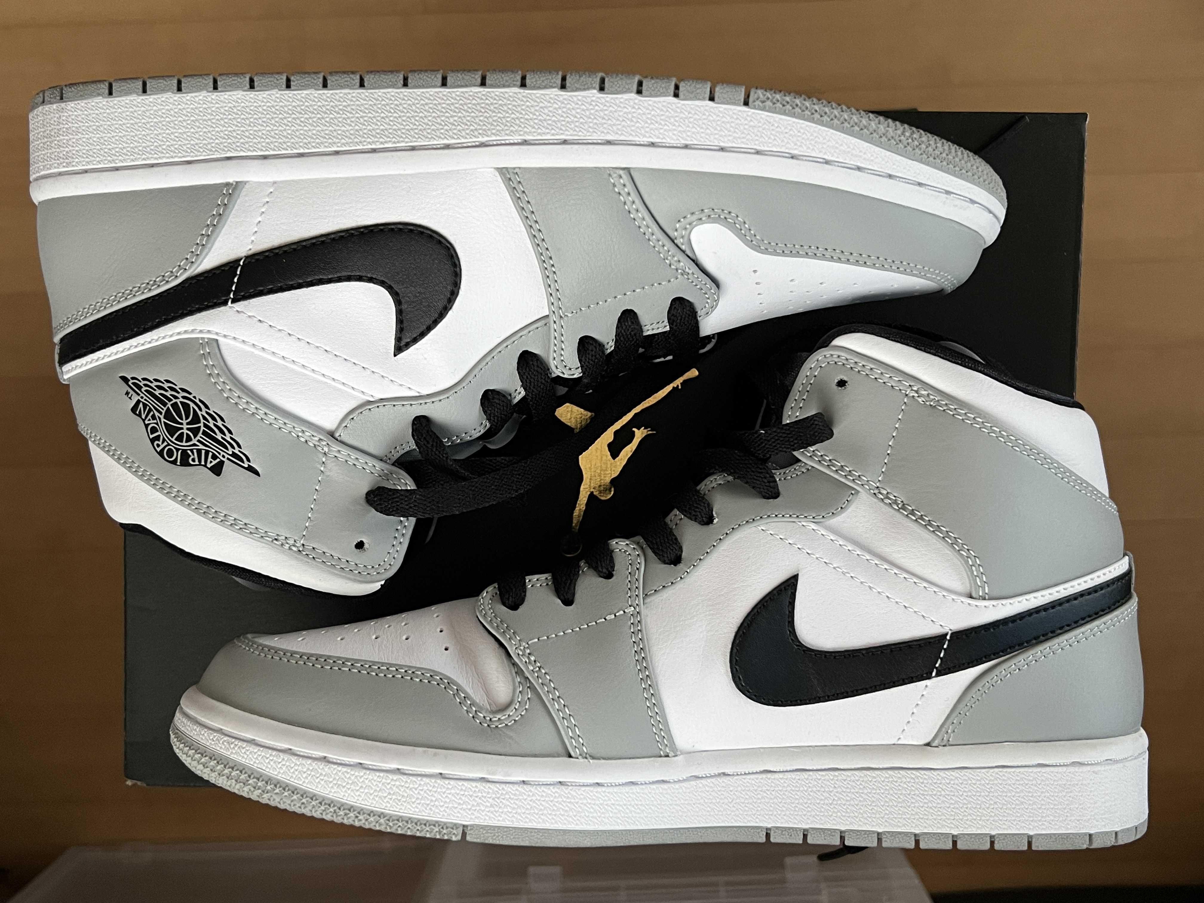 Nike Air Jordan 1 Mid "Light Smoke Grey/White/Black"