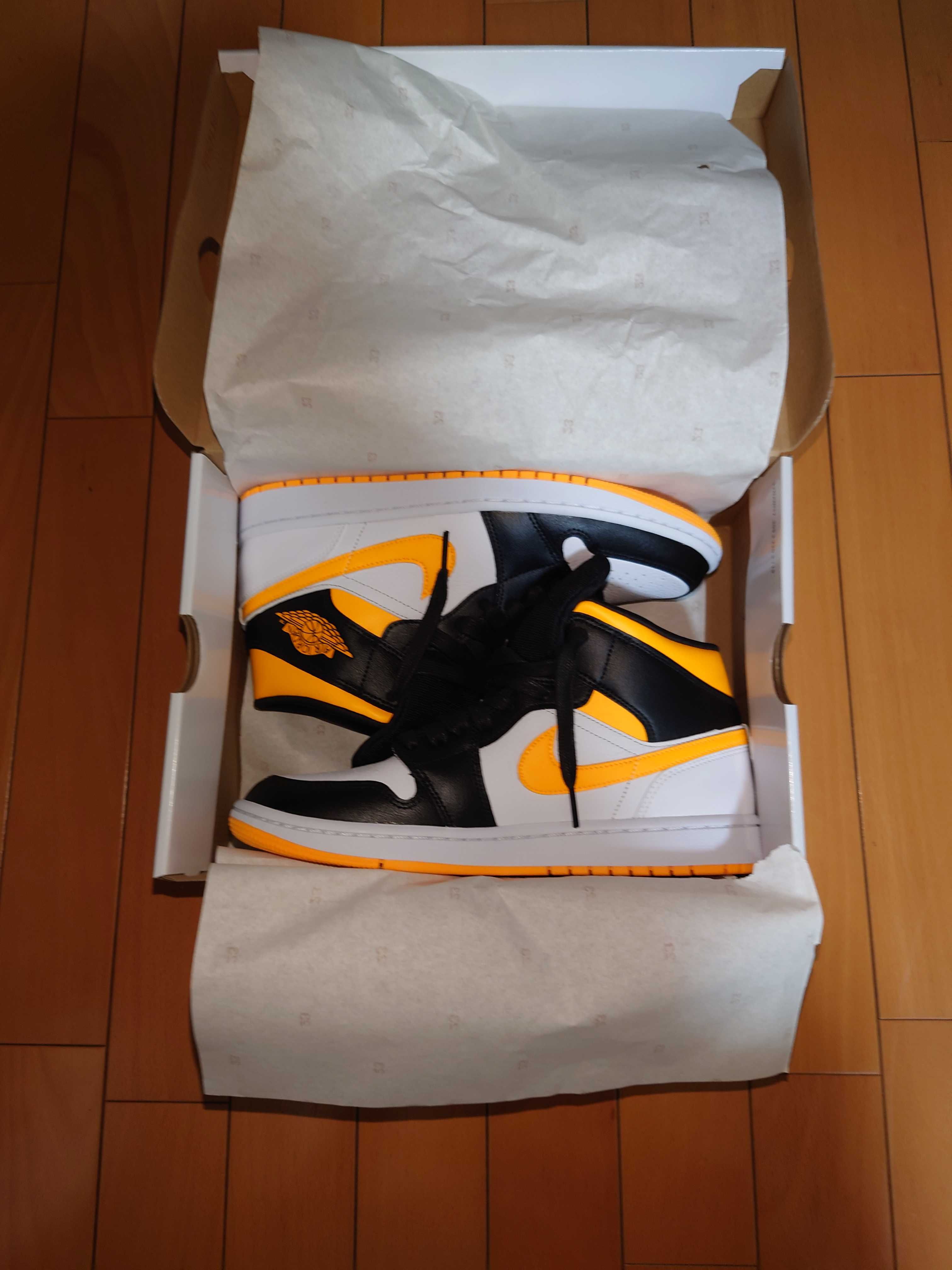 Nike Women's Air Jordan 1 Mid SE "Laser Orange Black"      