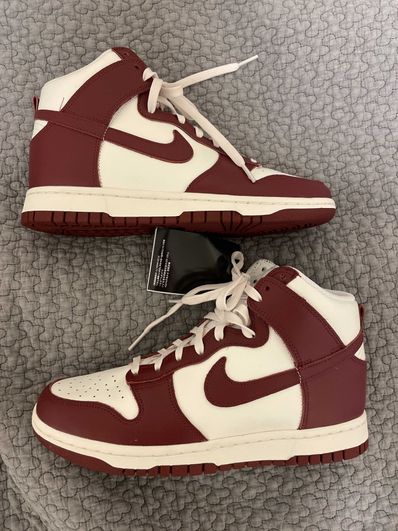 NIKE Women's DUNK HIGH "TEAM RED"