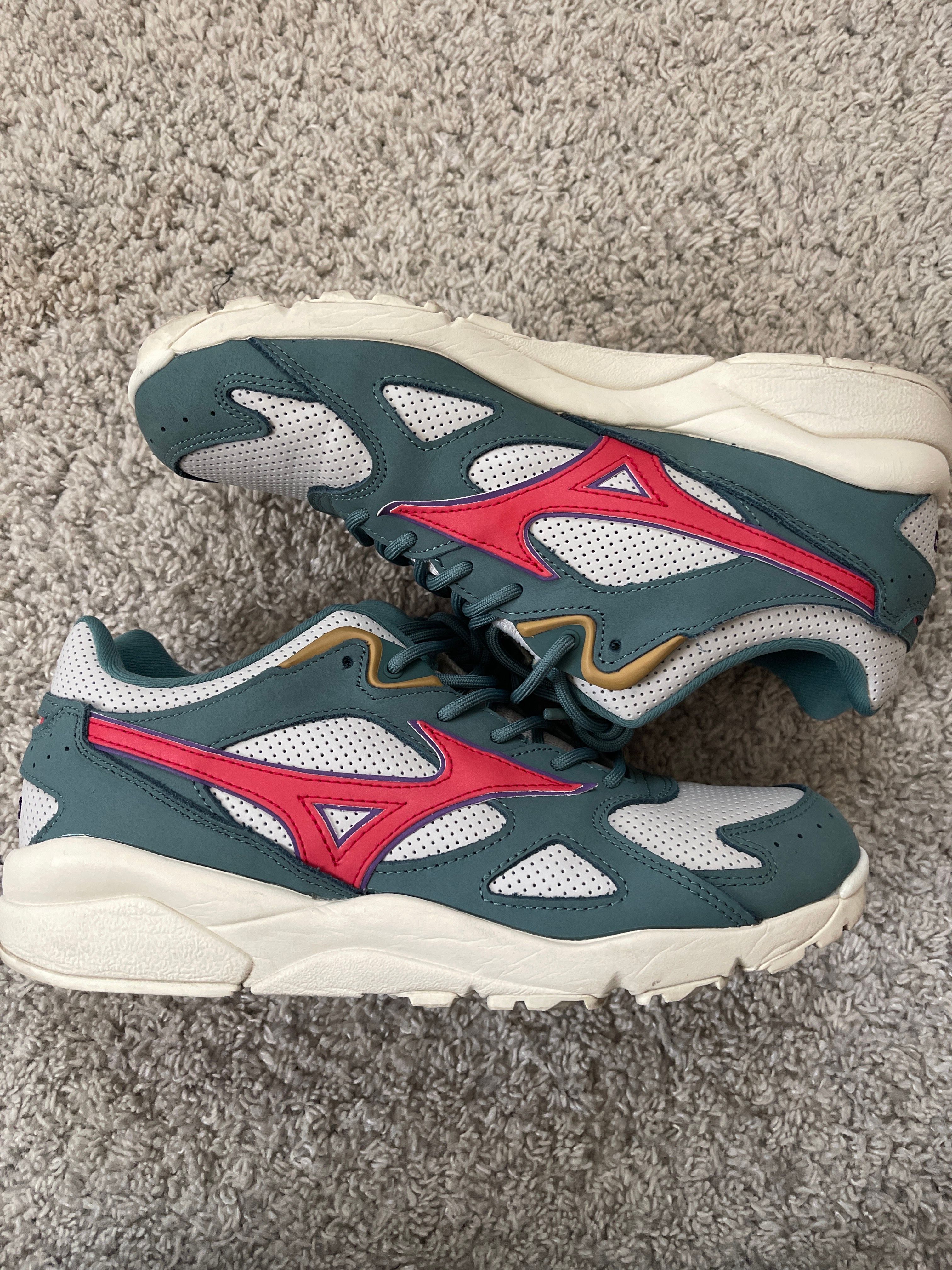 Patta × Mizuno Sky Medal TR "Ivory/Red/Green"