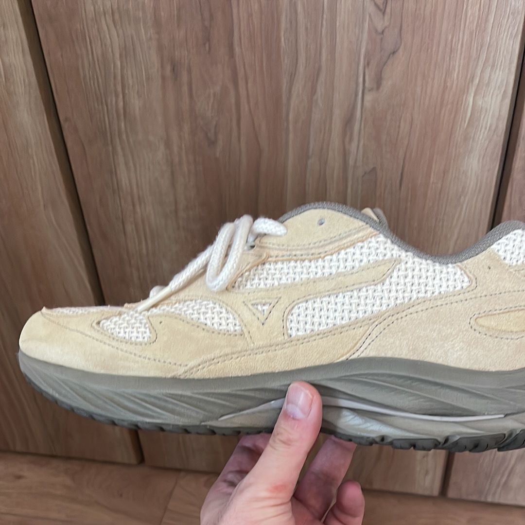 BEAMS × Mizuno Wave Rider β "Beige"