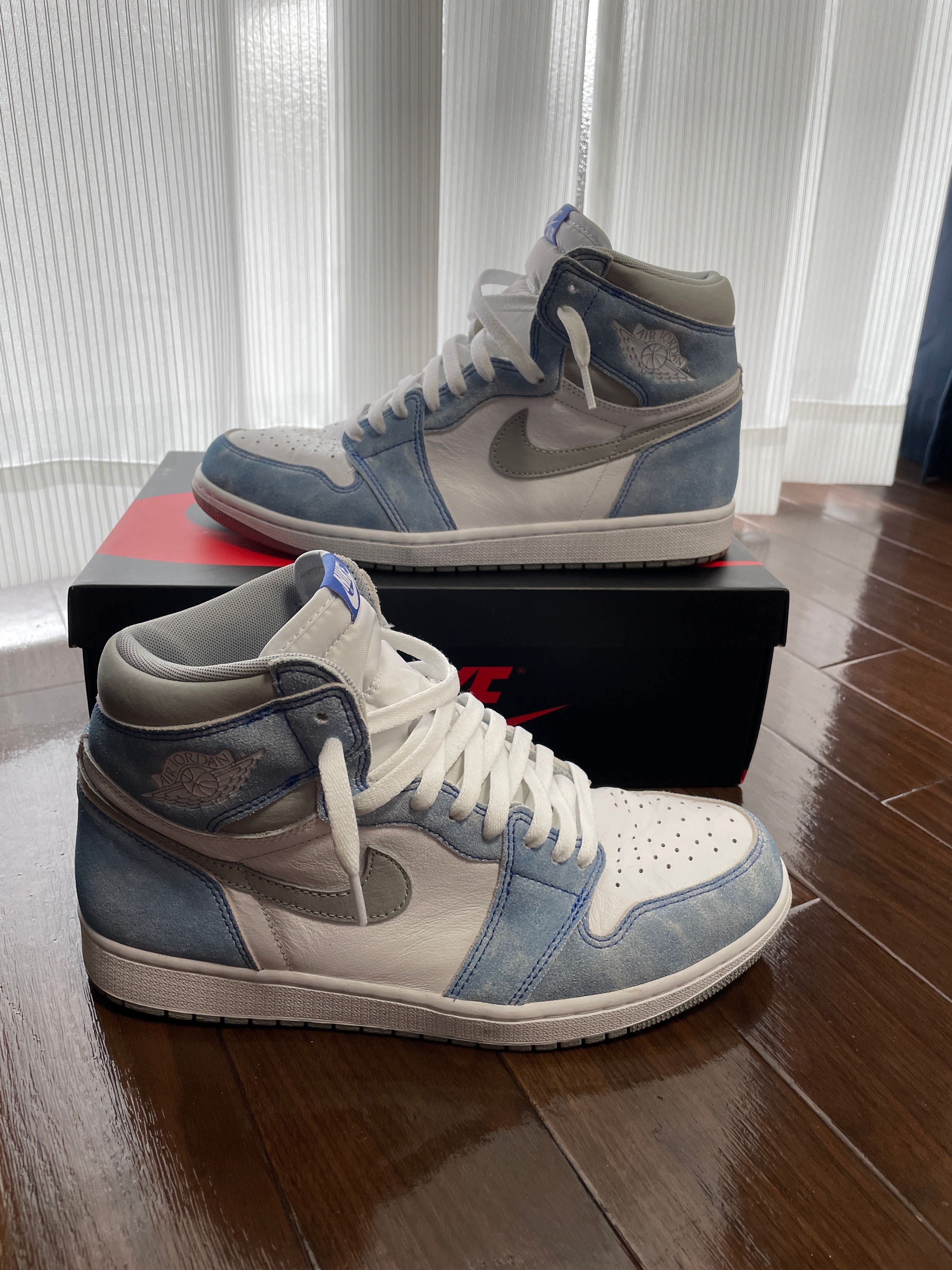 Nike Air Jordan 1 High OG "Hyper Royal"