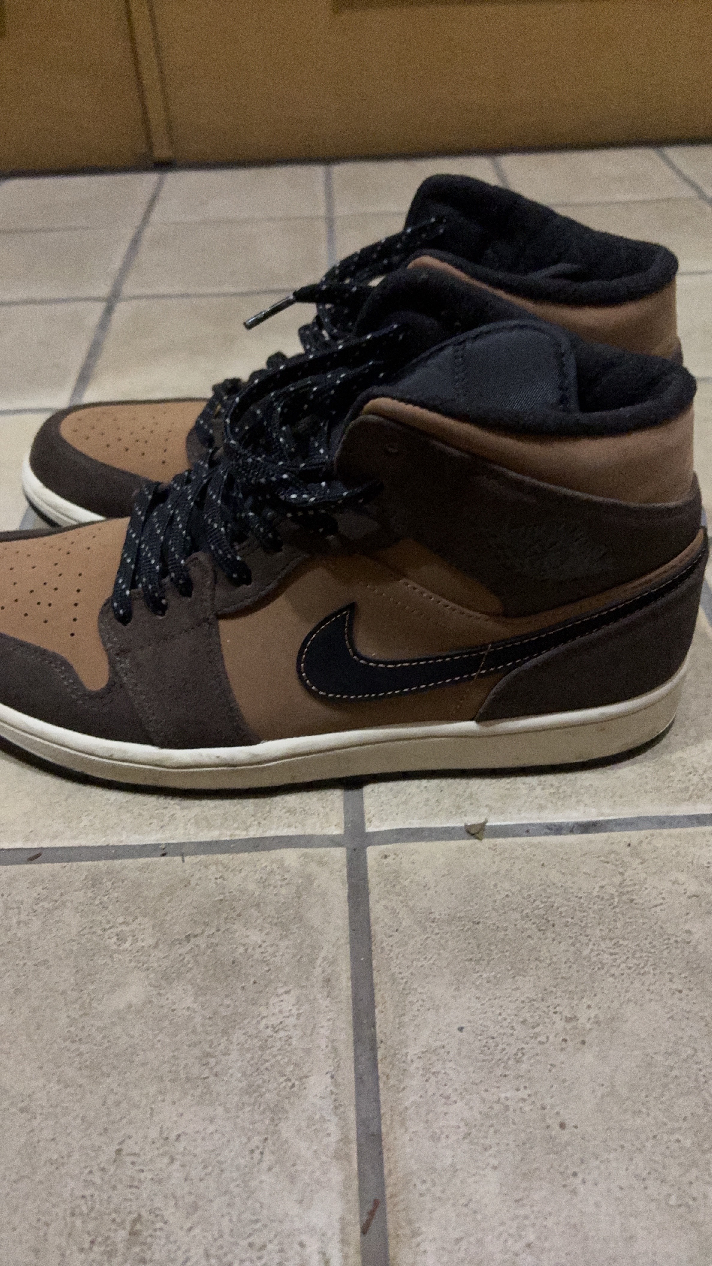 Nike Air Jordan 1 Mid SE "Dark Chocolate"