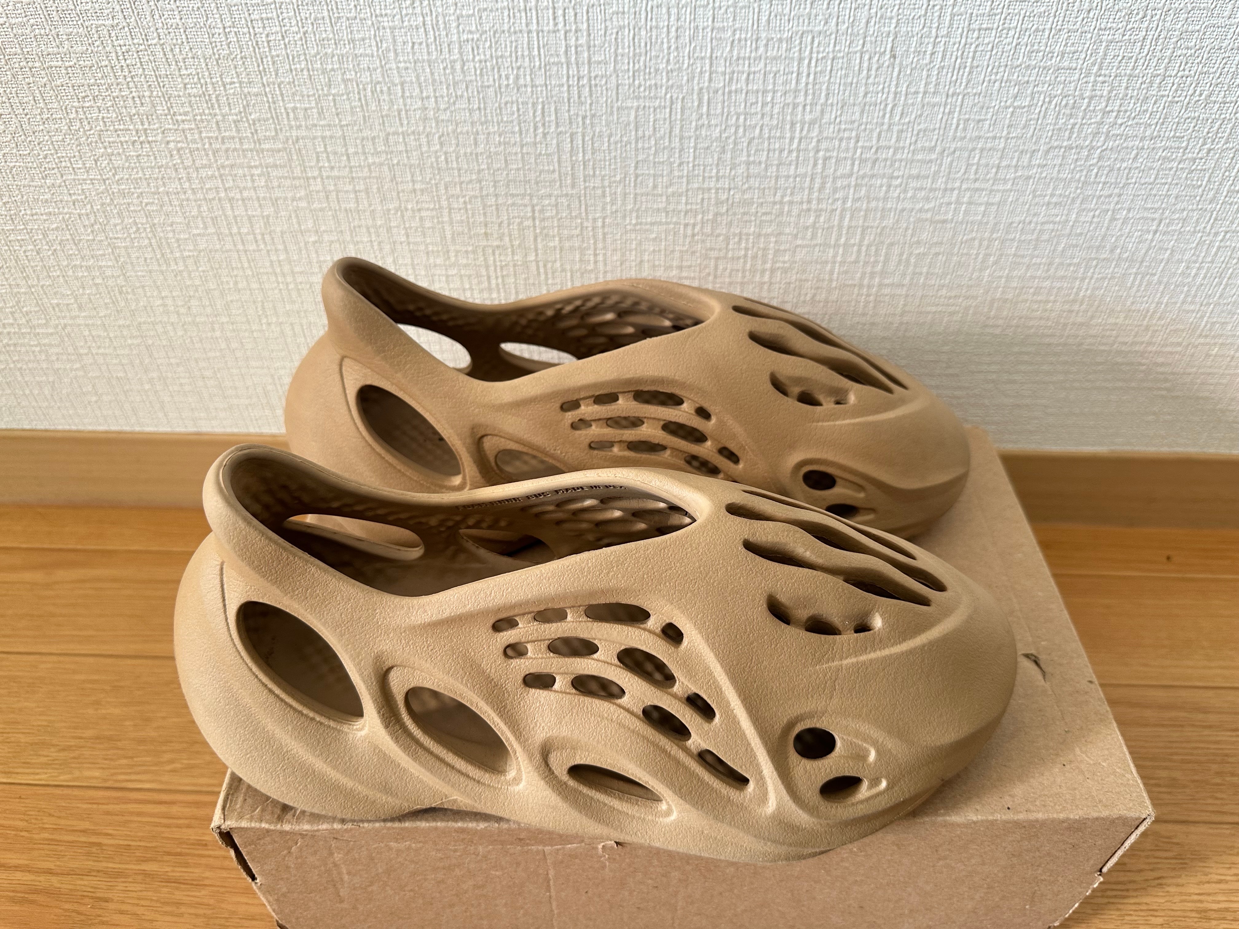 アディダス イージーフォームランナー "オークル"