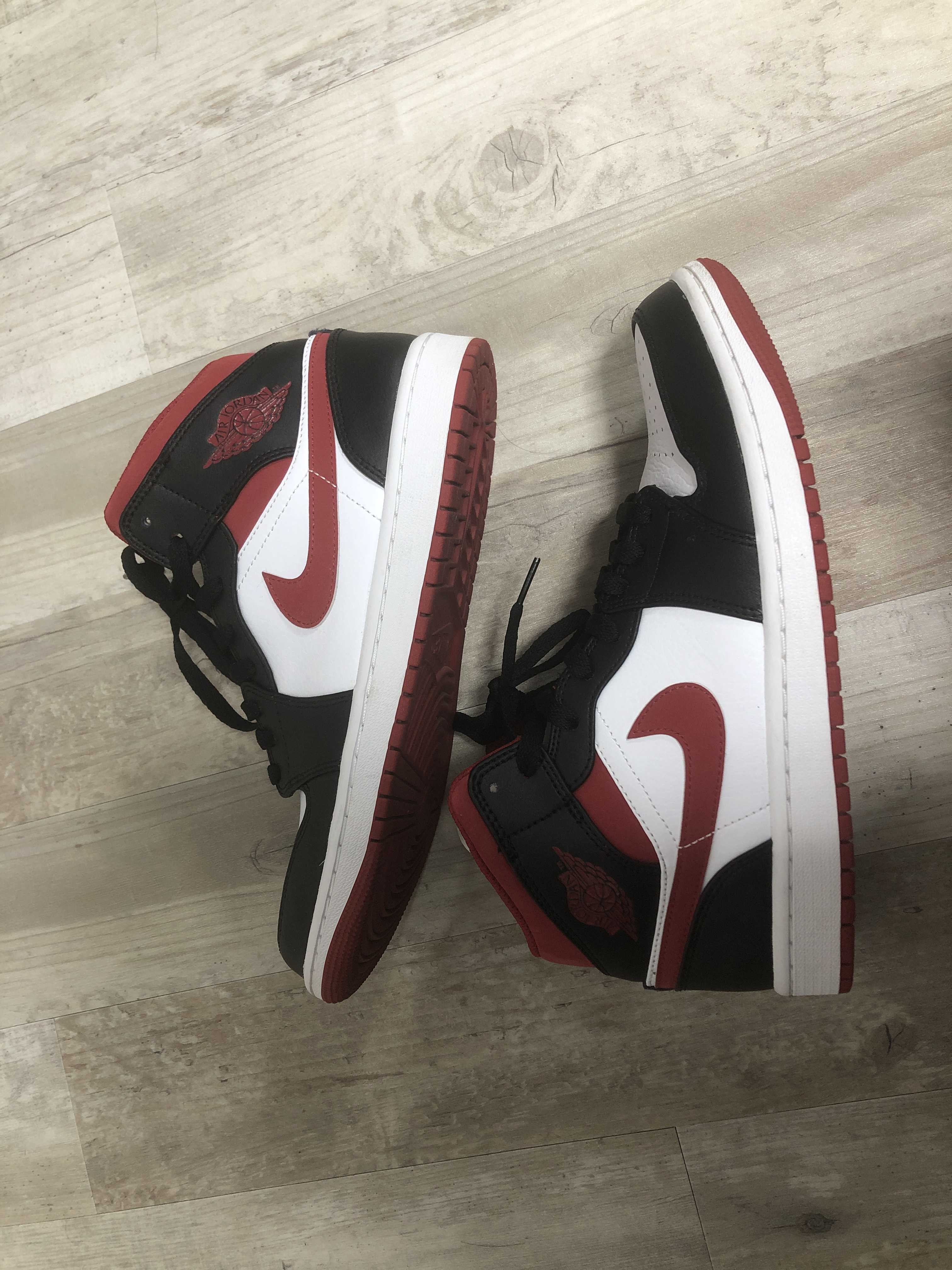 Nike Air Jordan 1 Mid "White/Gym Red Black"