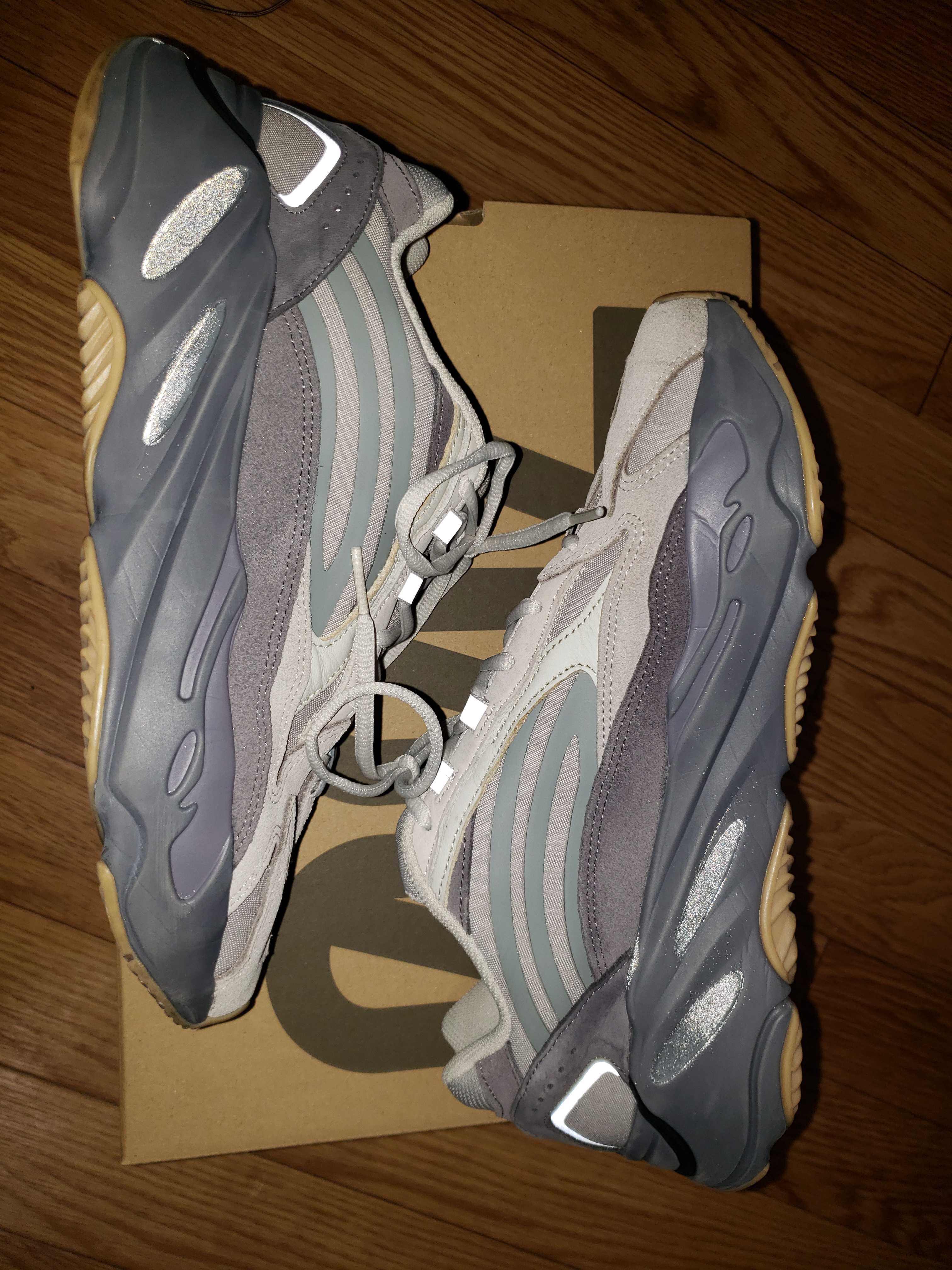 adidas YEEZY Boost 700 V2 "Tephra"