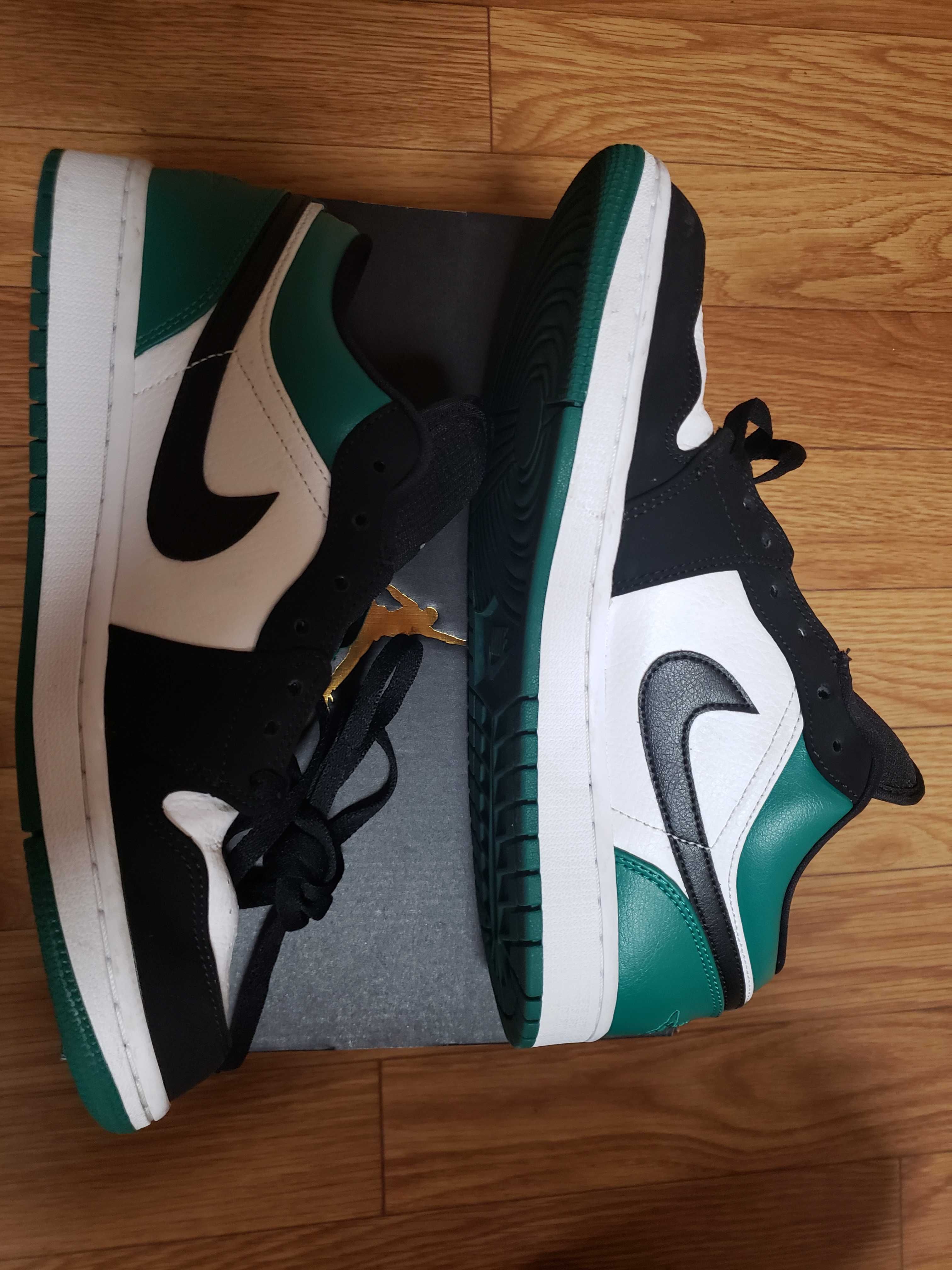 Nike Air Jordan 1 Low "White Black Mystic Green"