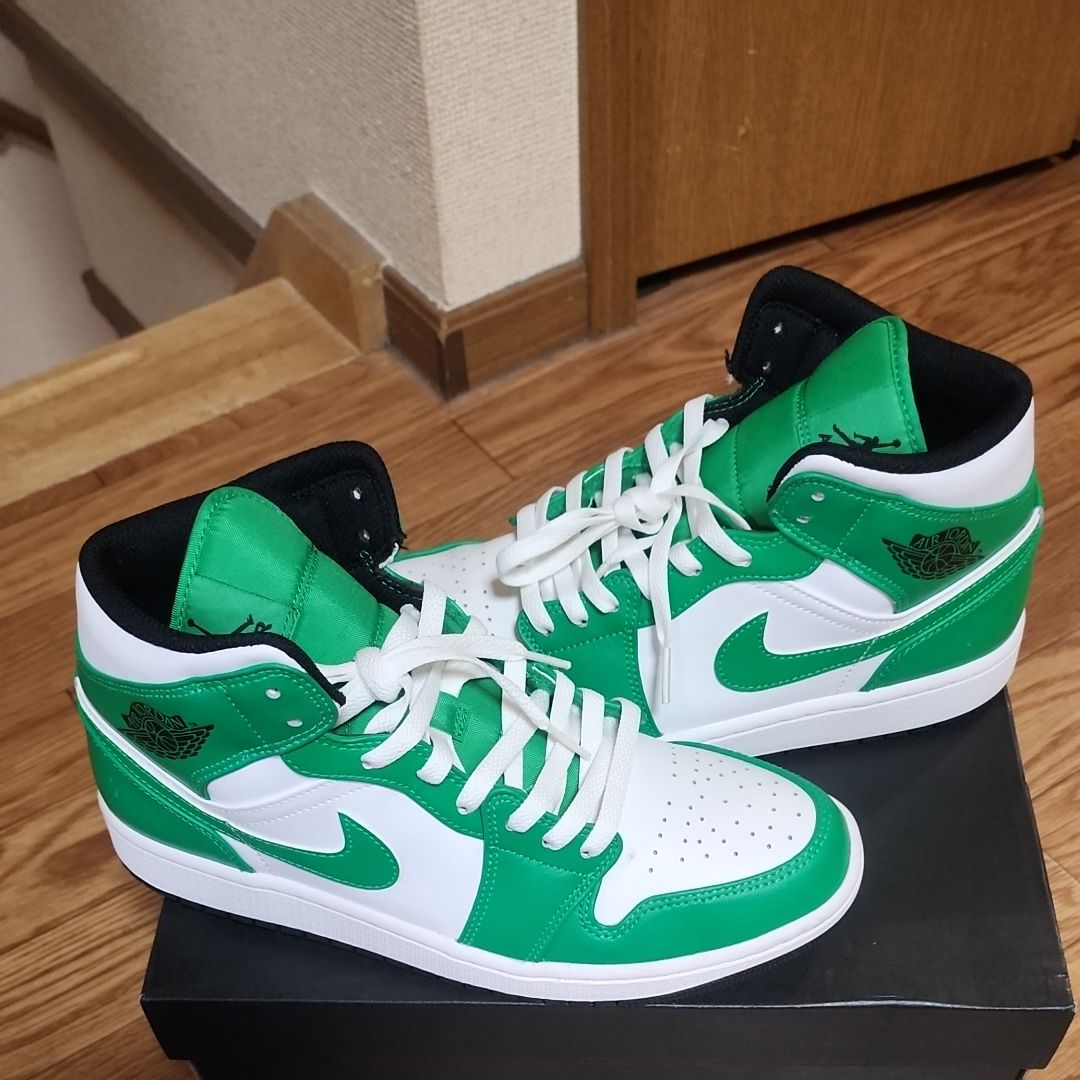 Nike Air Jordan 1 Mid "Lucky Green"