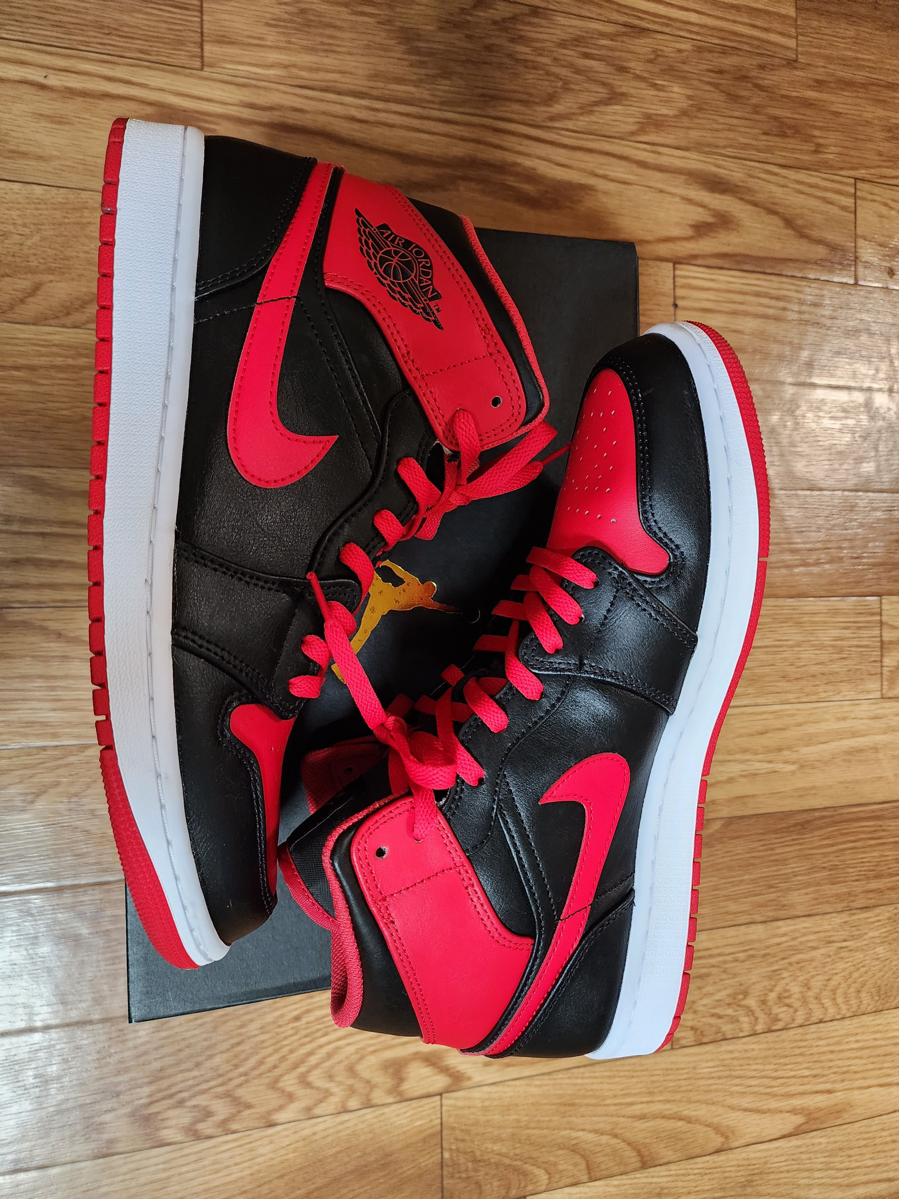 Nike Air Jordan 1 Mid "Bred Toe"