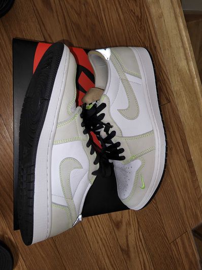 Nike Air Jordan 1 Low OG "Ghost Green"