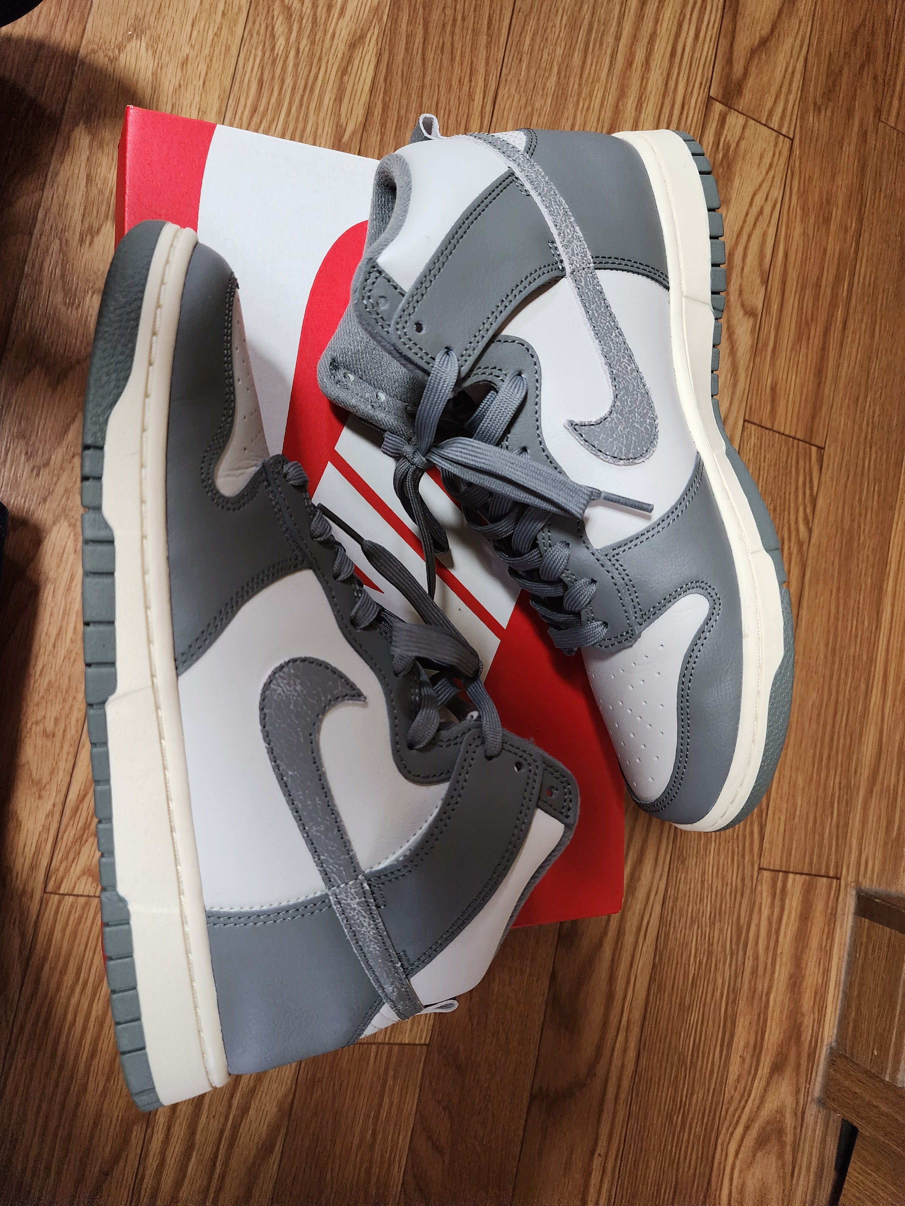 Nike Dunk High Retro SE Vintage "Light Bone and Tumbled Grey"